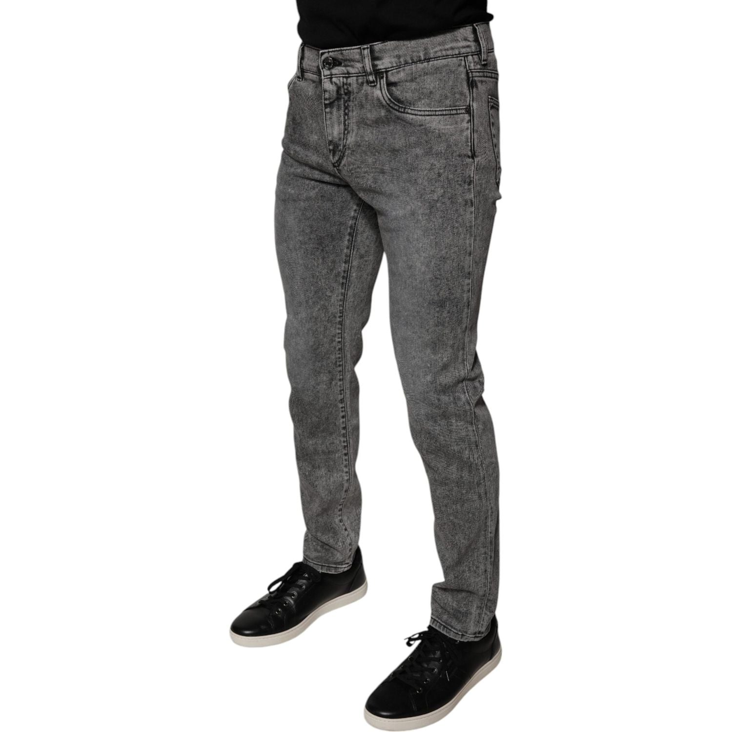 Front view with bag zipped and handles upright.