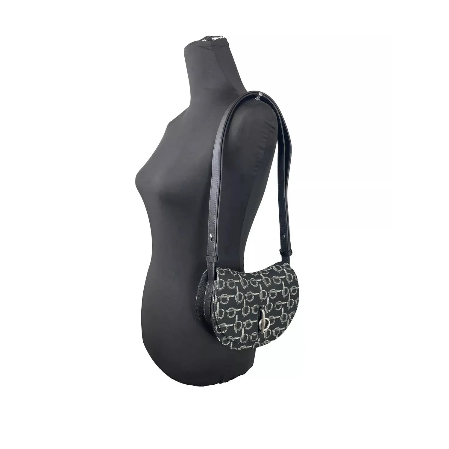 Front view with bag zipped and handles upright.