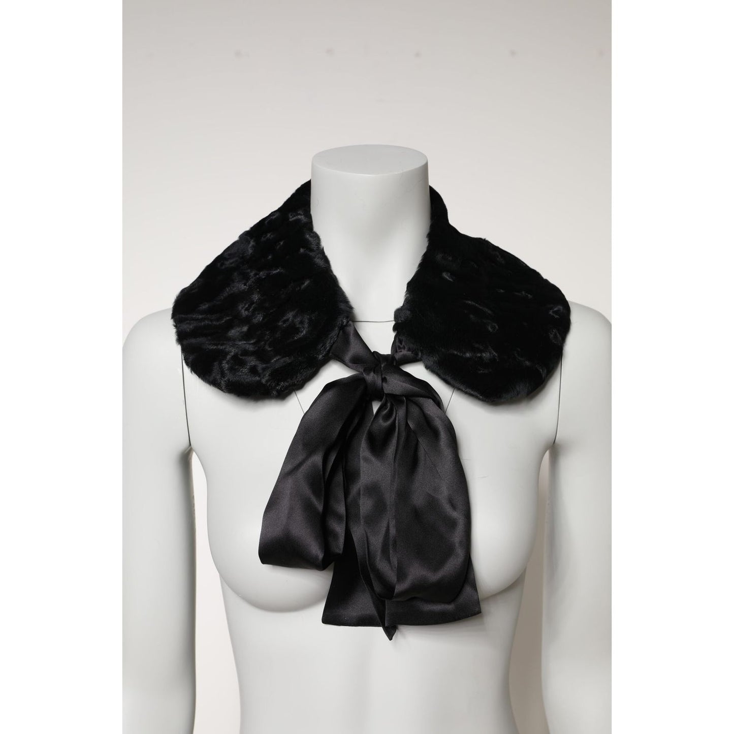 Dolce & Gabbana Black Lamb Fur Women Neck Warmer Winter Scarf MS7125-40