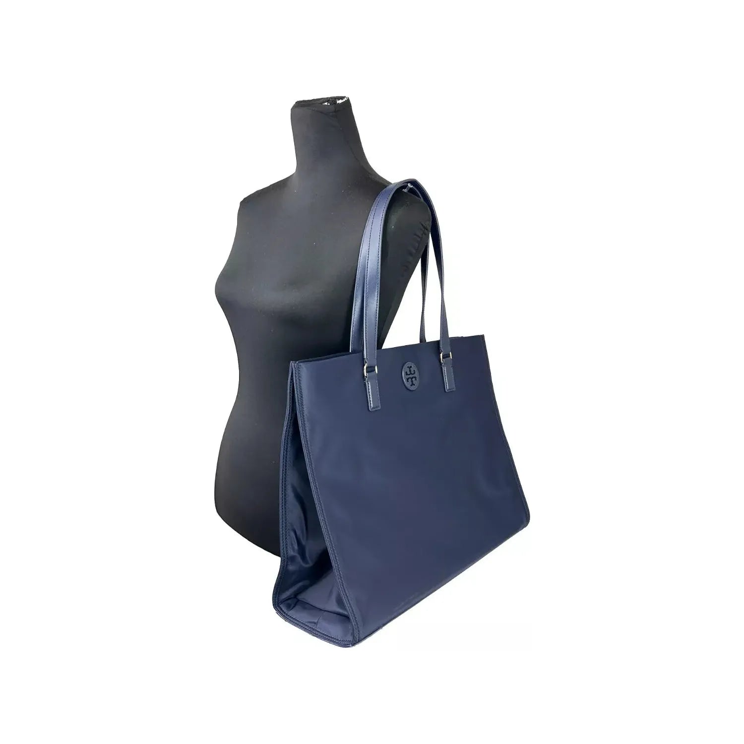 Front view with bag zipped and handles upright.