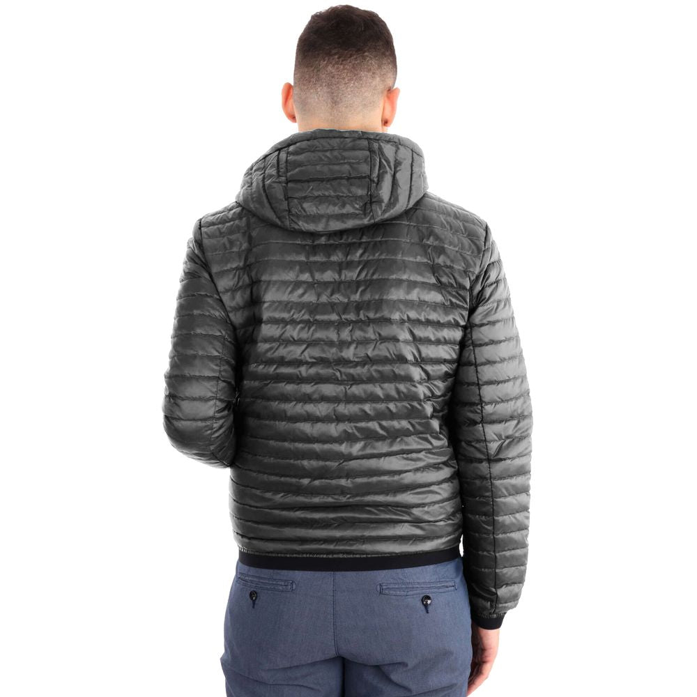 Front view with bag zipped and handles upright.