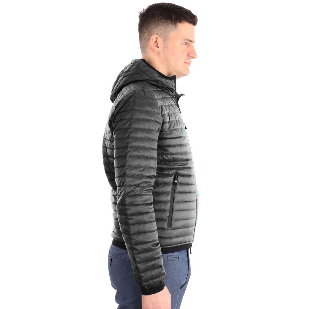 Front view with bag zipped and handles upright.