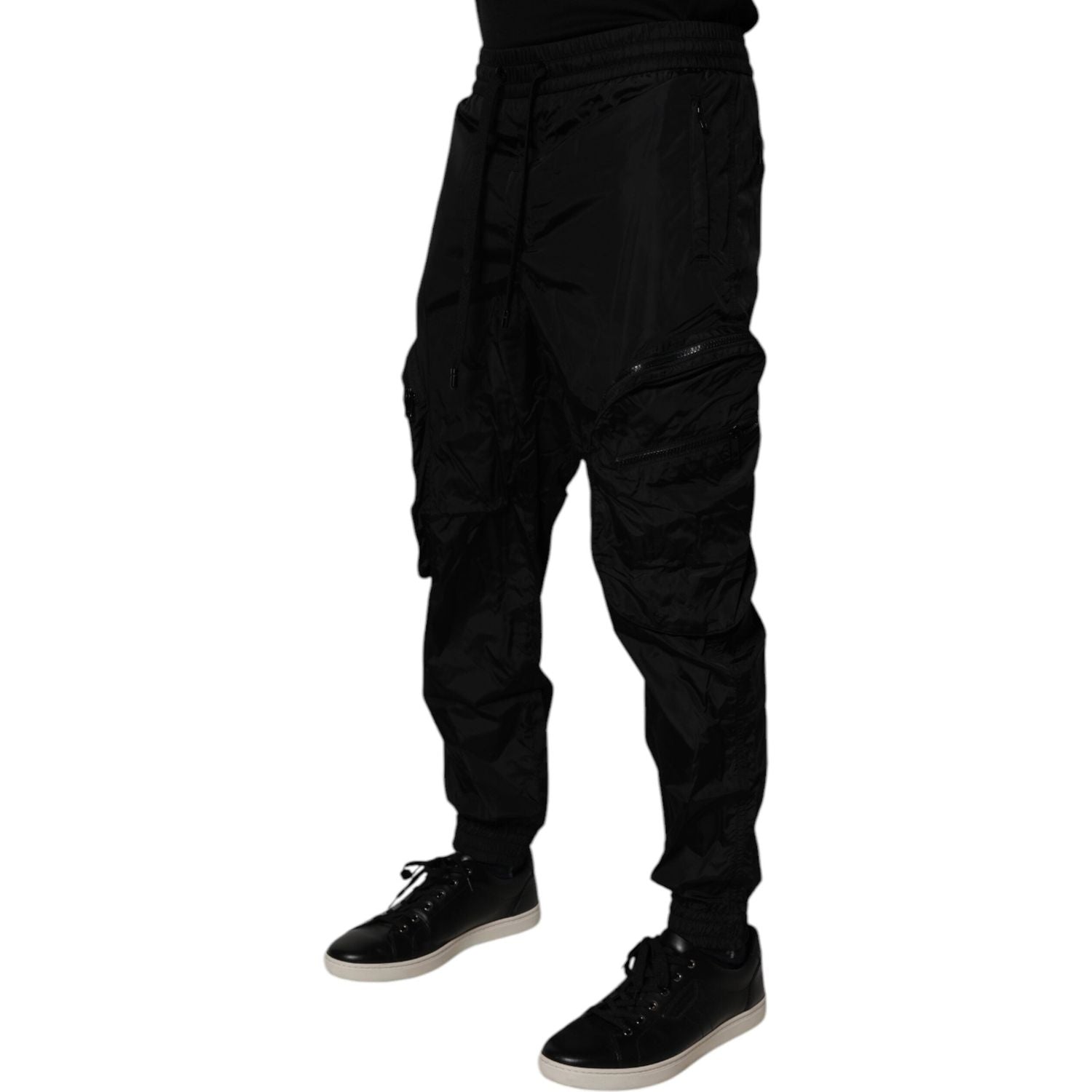 Front view with bag zipped and handles upright.