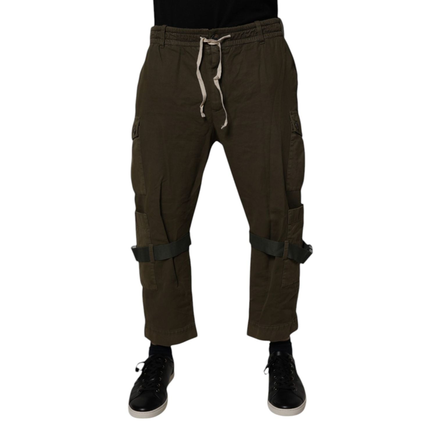 Front view with bag zipped and handles upright.