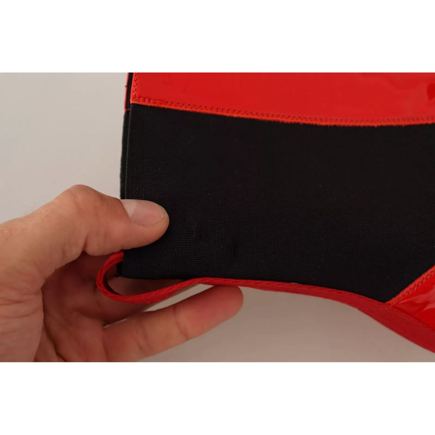 Front view with bag zipped and handles upright.