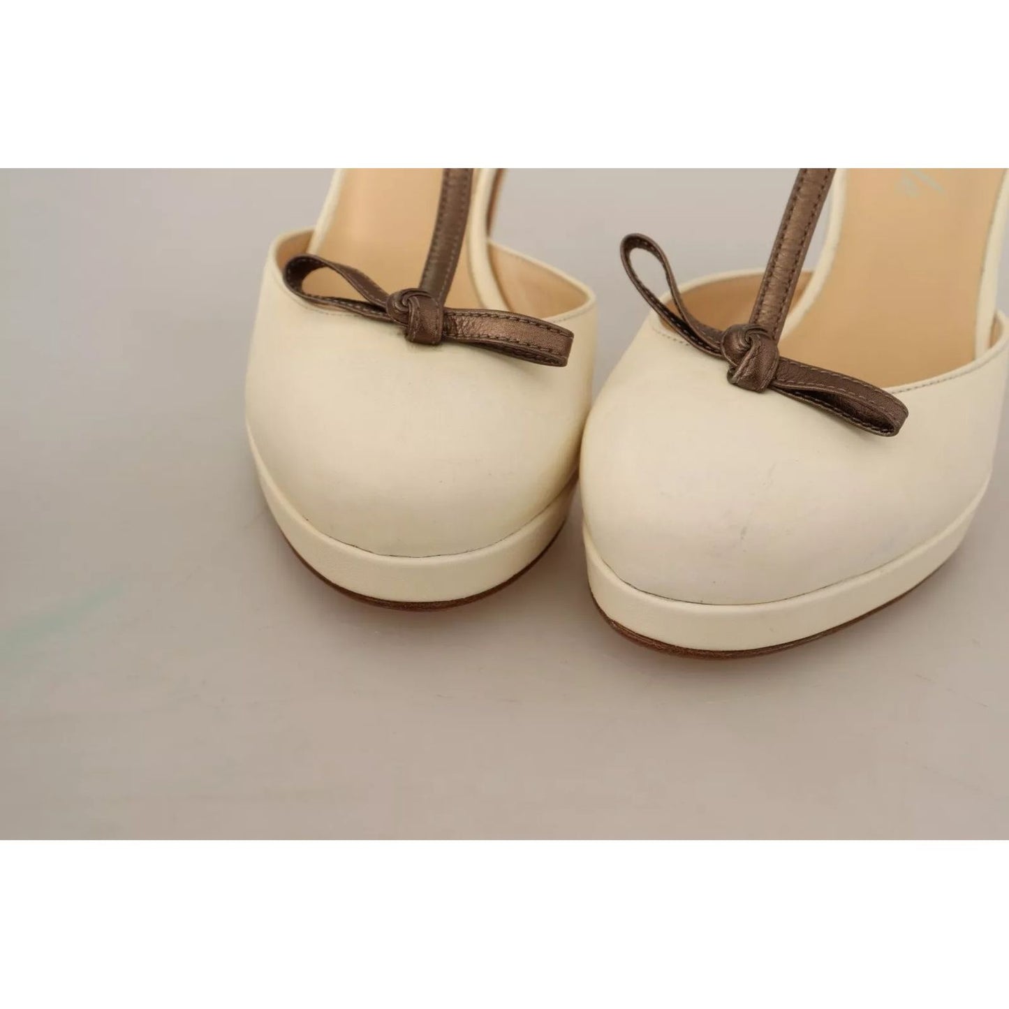 SERGIO LEVANTESI Off White Leather T-Strap Heels Sandals Shoes