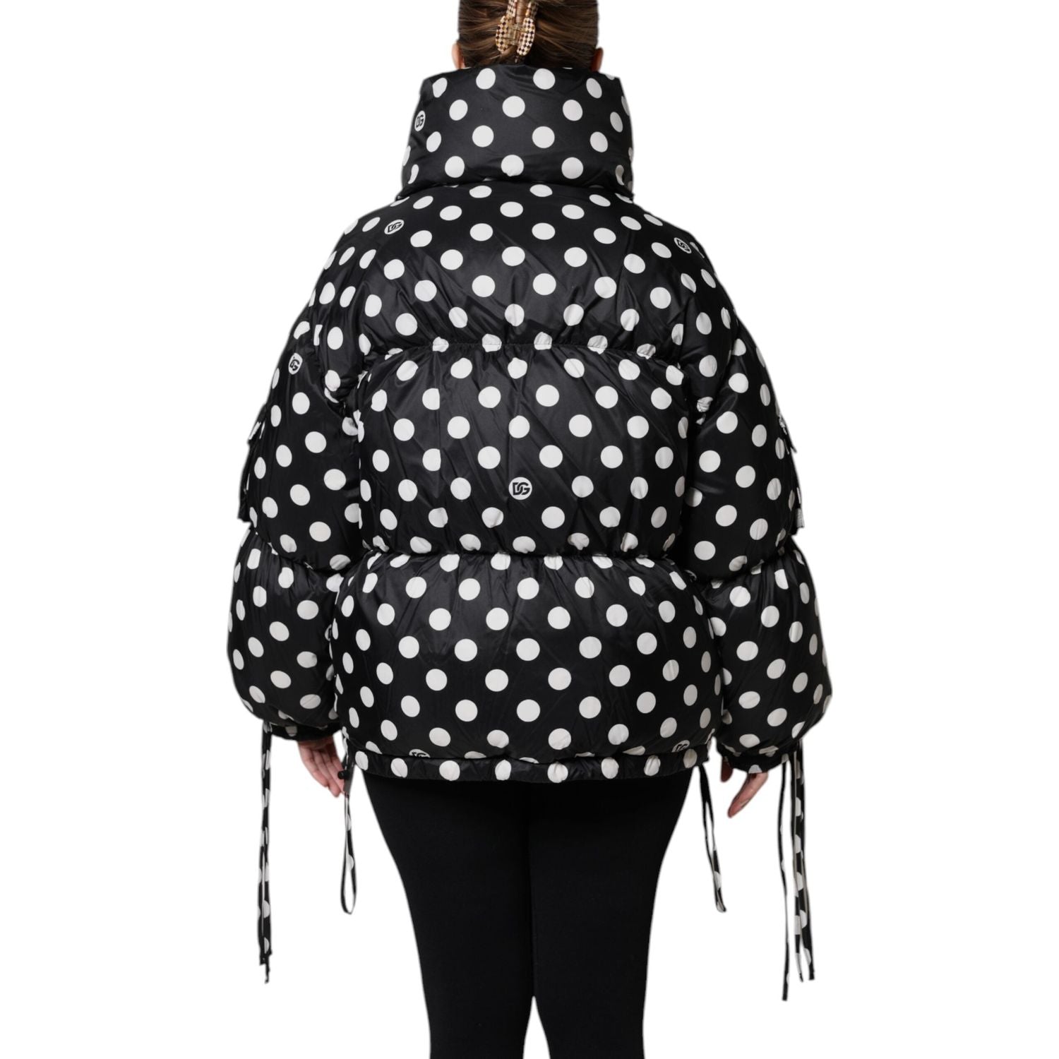 Front view with bag zipped and handles upright.