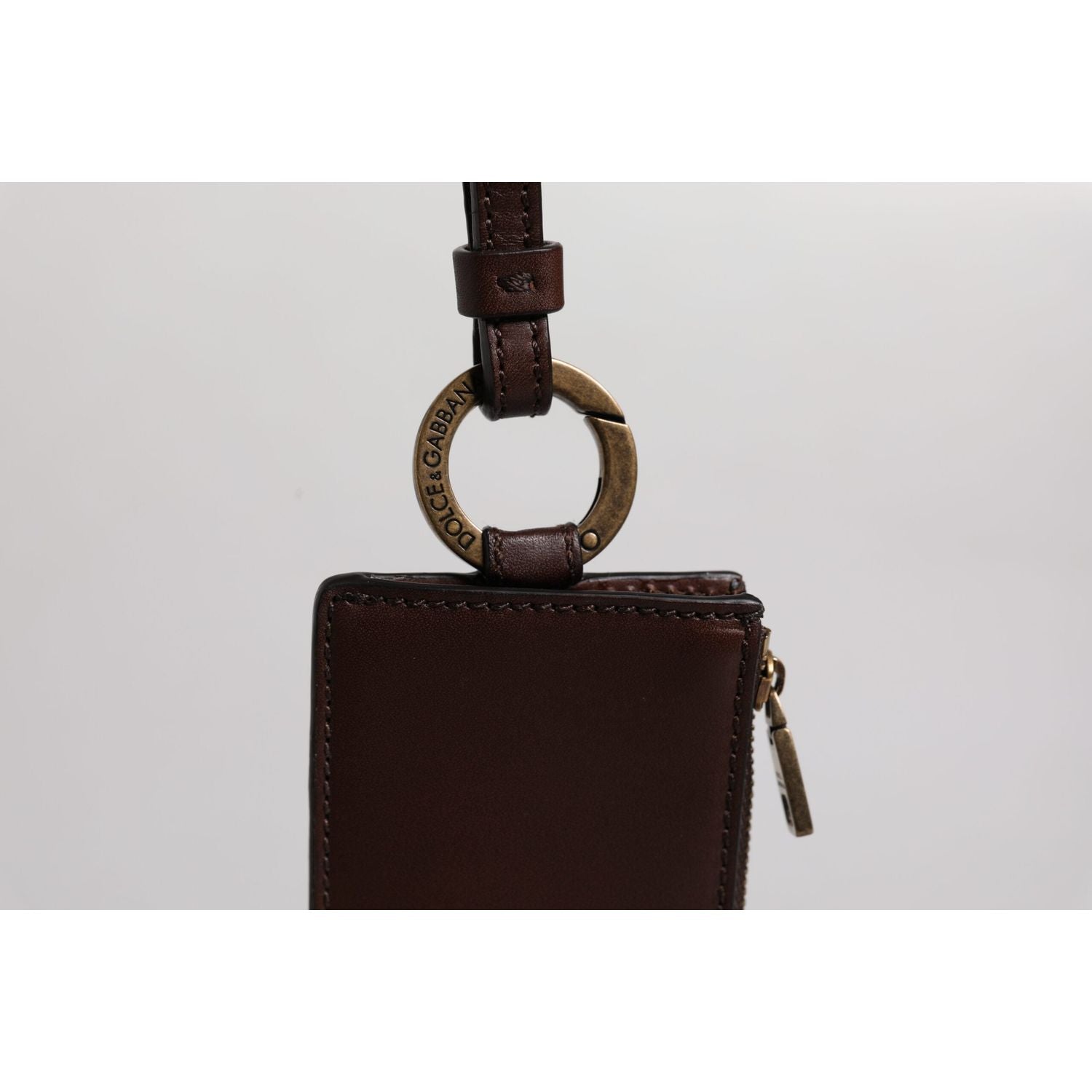 Front view with bag zipped and handles upright.
