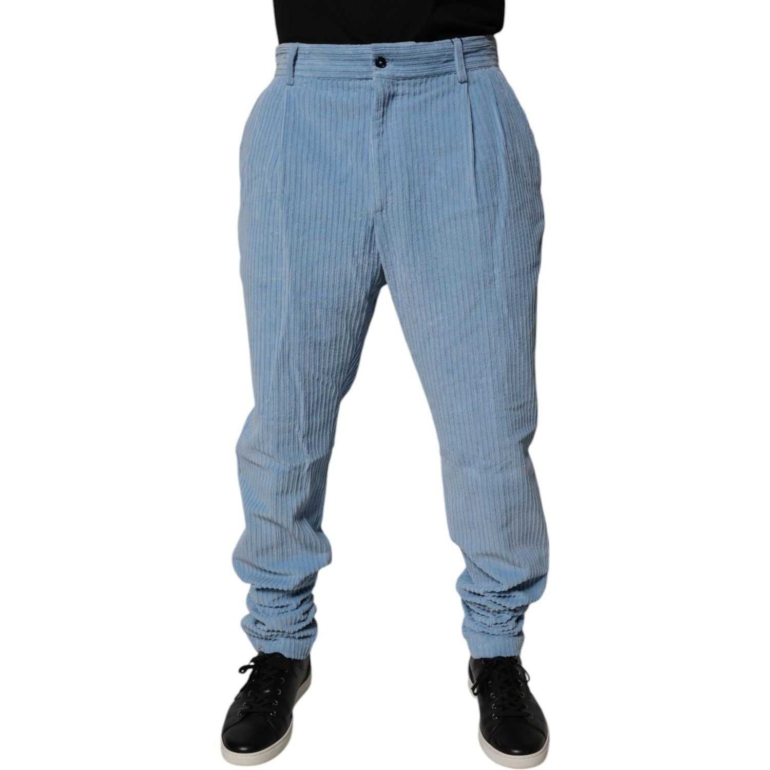 Front view with bag zipped and handles upright.