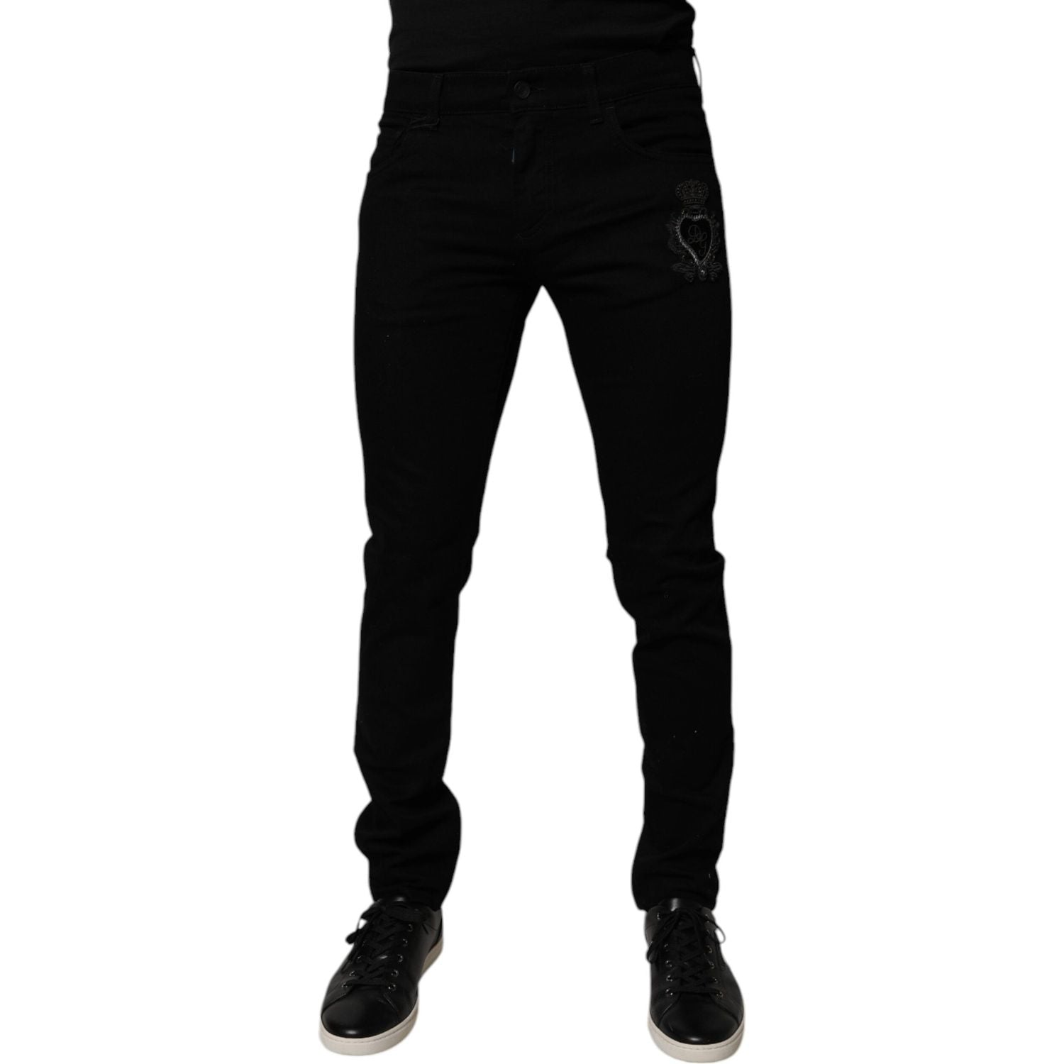 Front view with bag zipped and handles upright.