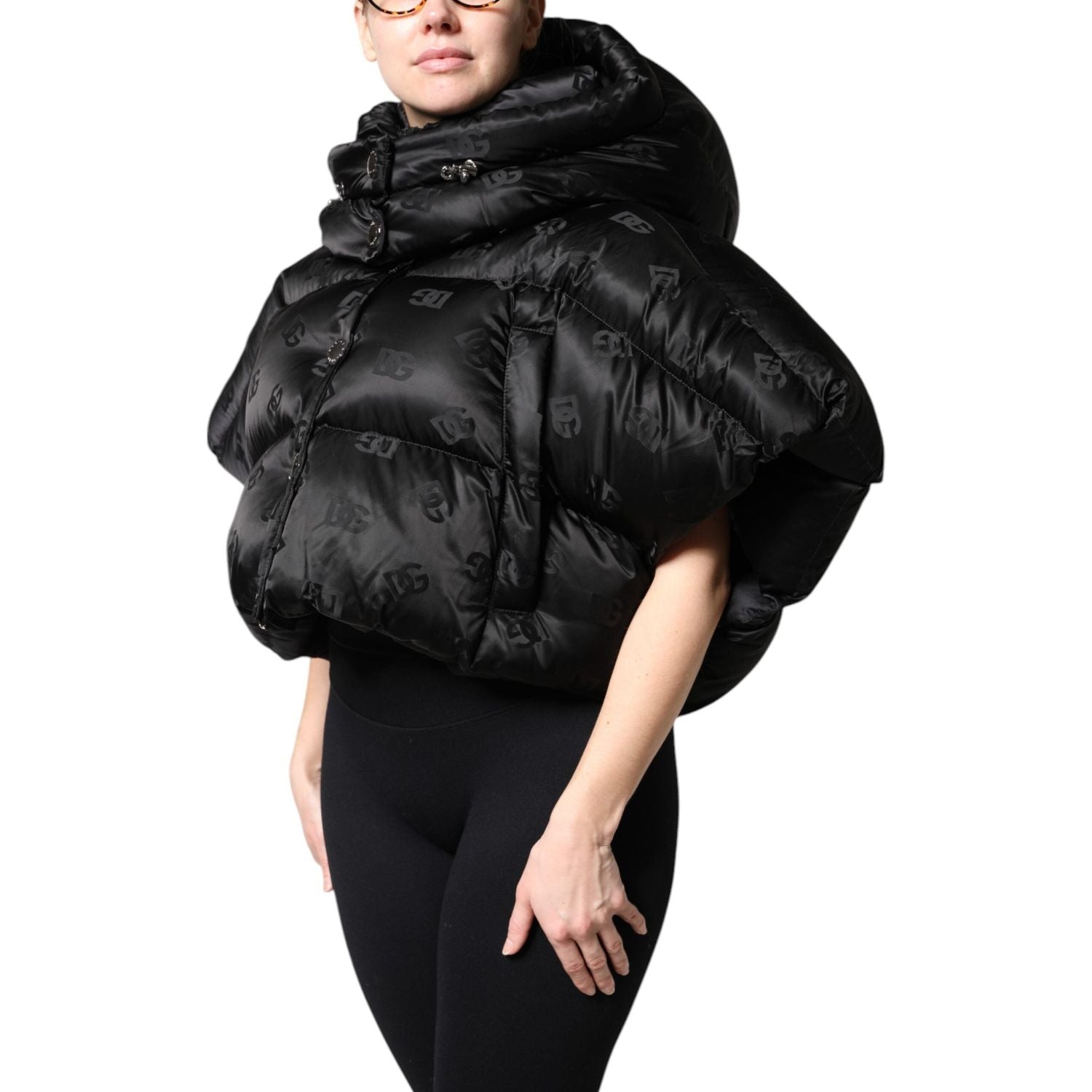 Front view with bag zipped and handles upright.