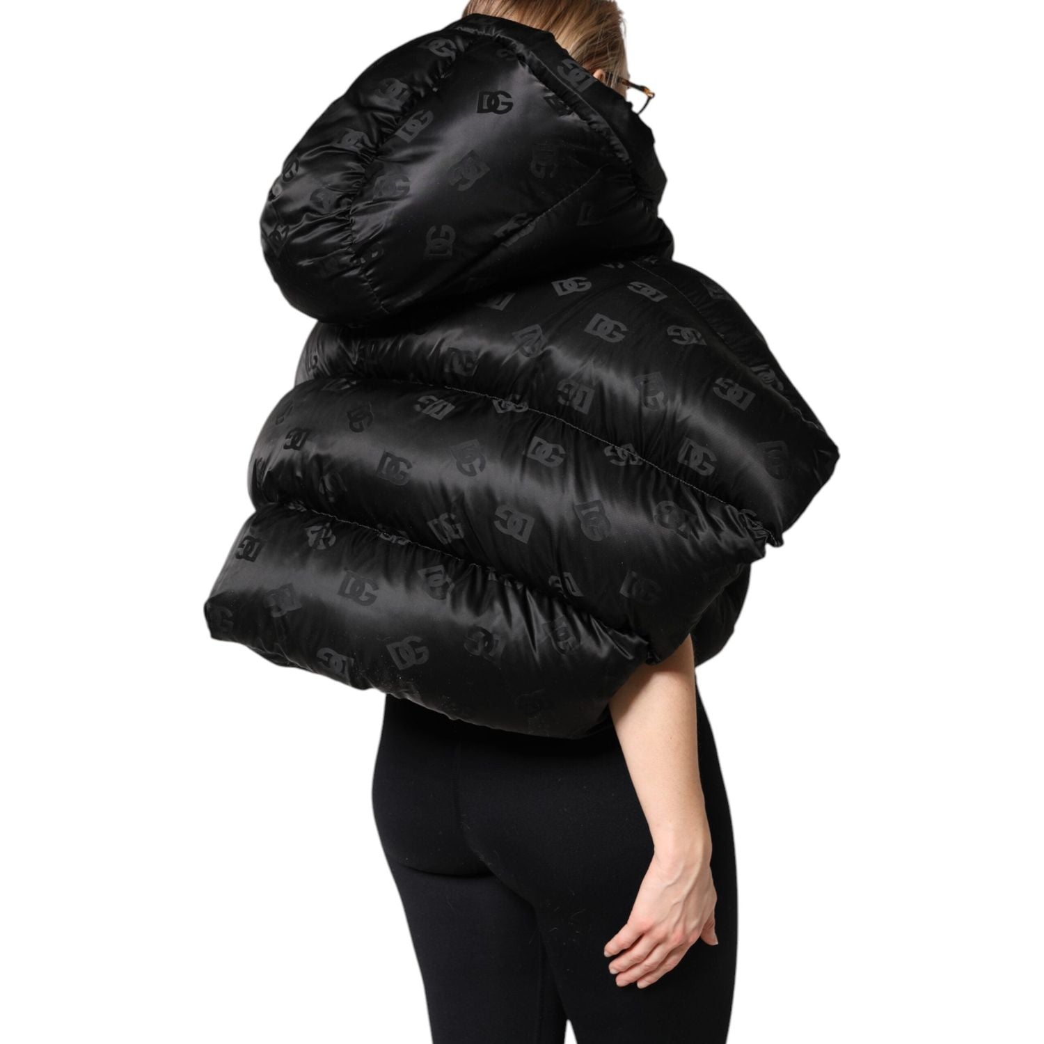 Front view with bag zipped and handles upright.