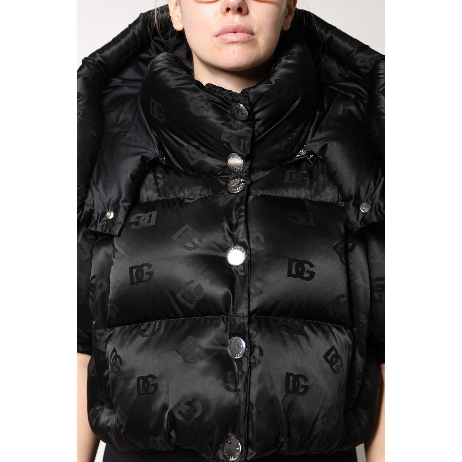 Front view with bag zipped and handles upright.
