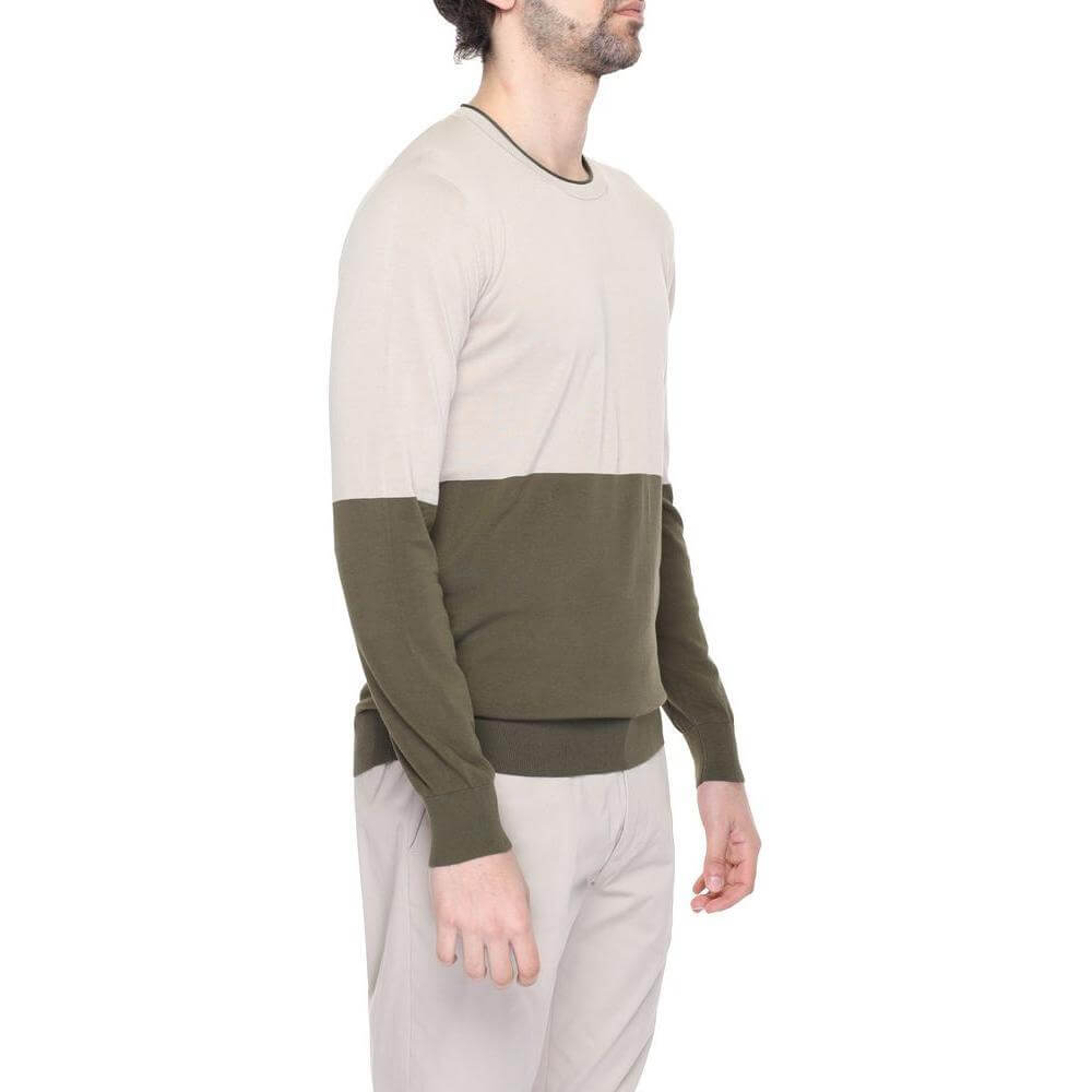 Front view with bag zipped and handles upright.