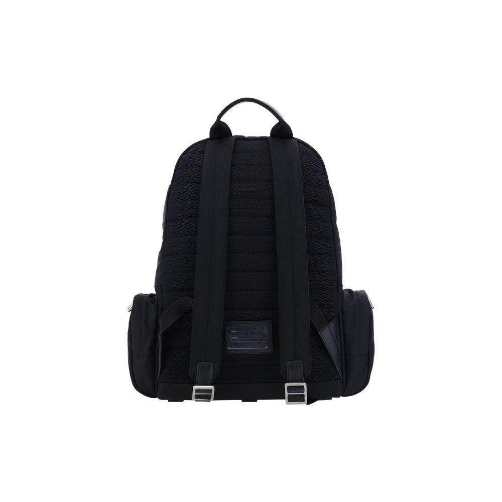 Front view with bag zipped and handles upright.