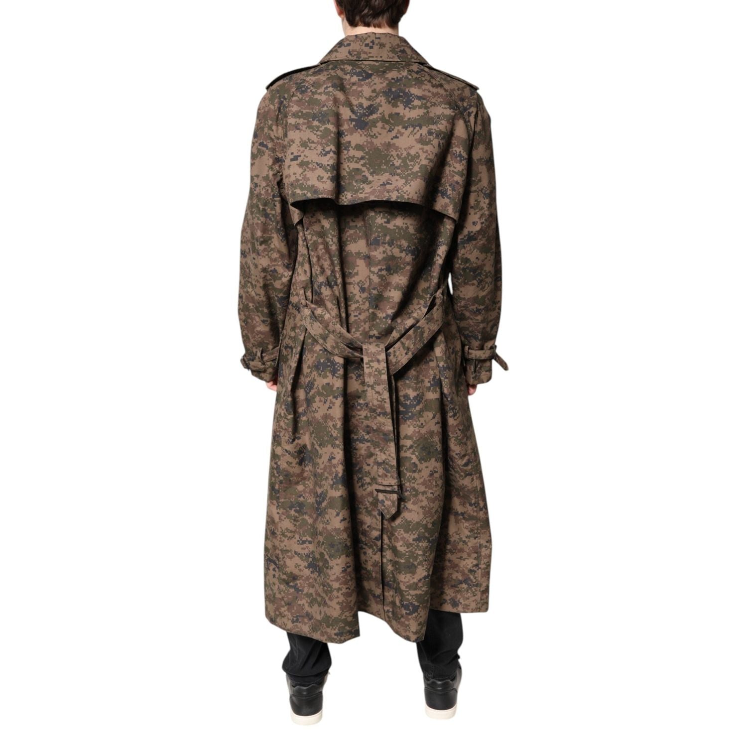 Front view with bag zipped and handles upright.