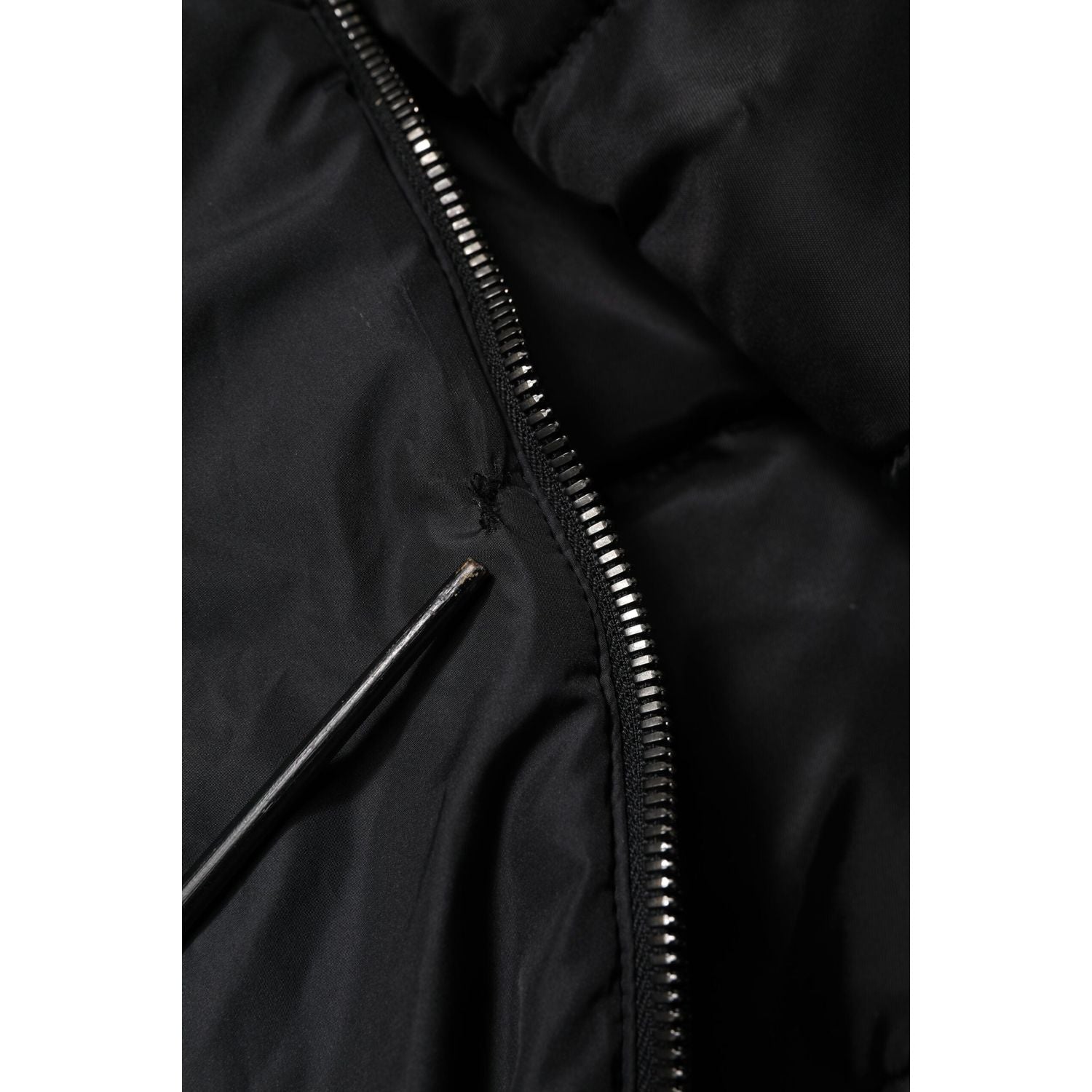 Front view with bag zipped and handles upright.