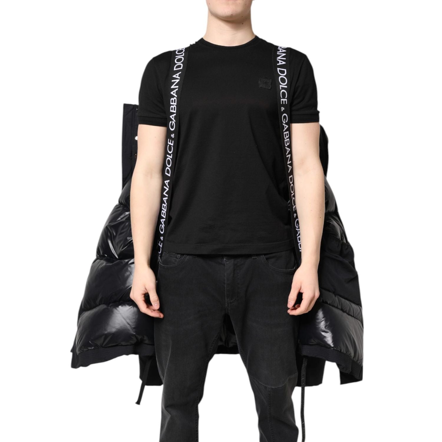 Front view with bag zipped and handles upright.