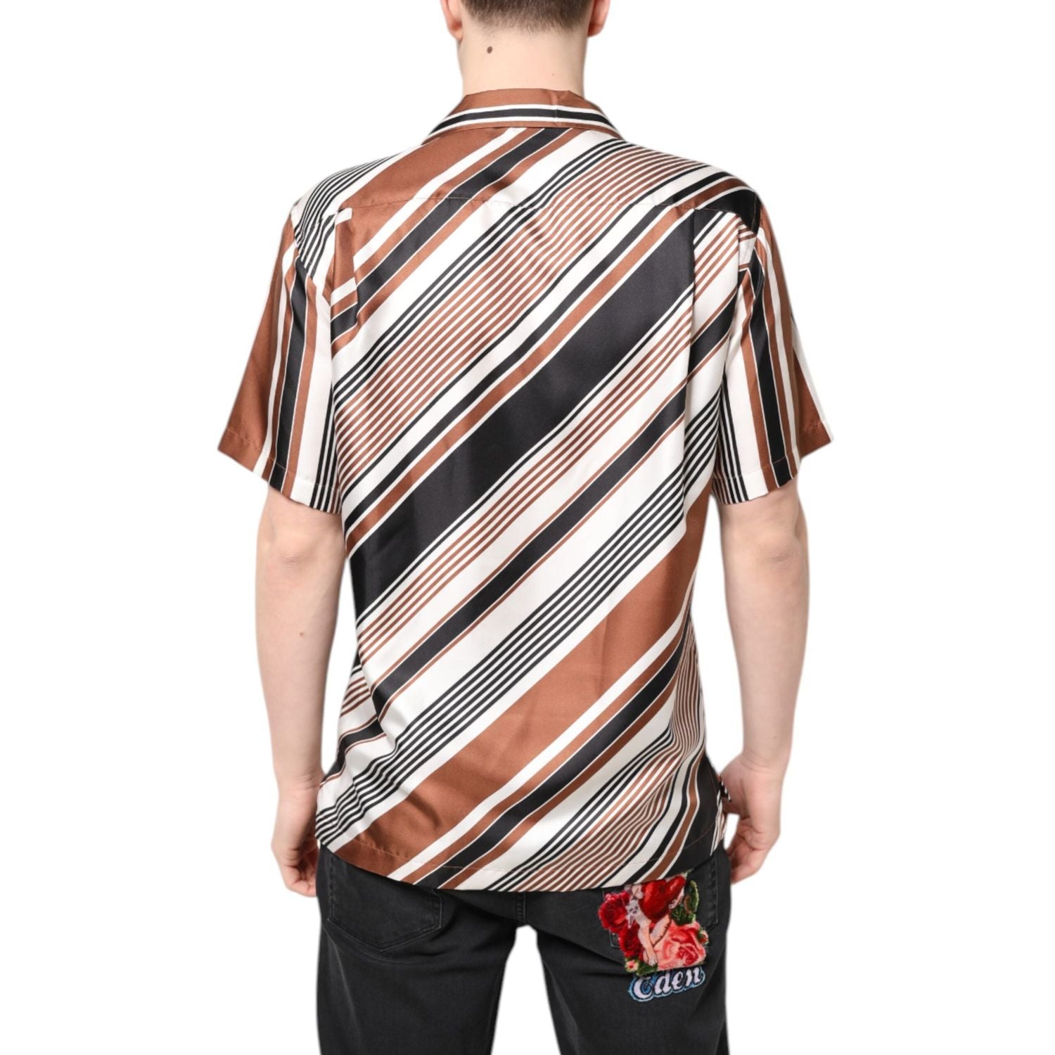 Front view with bag zipped and handles upright.