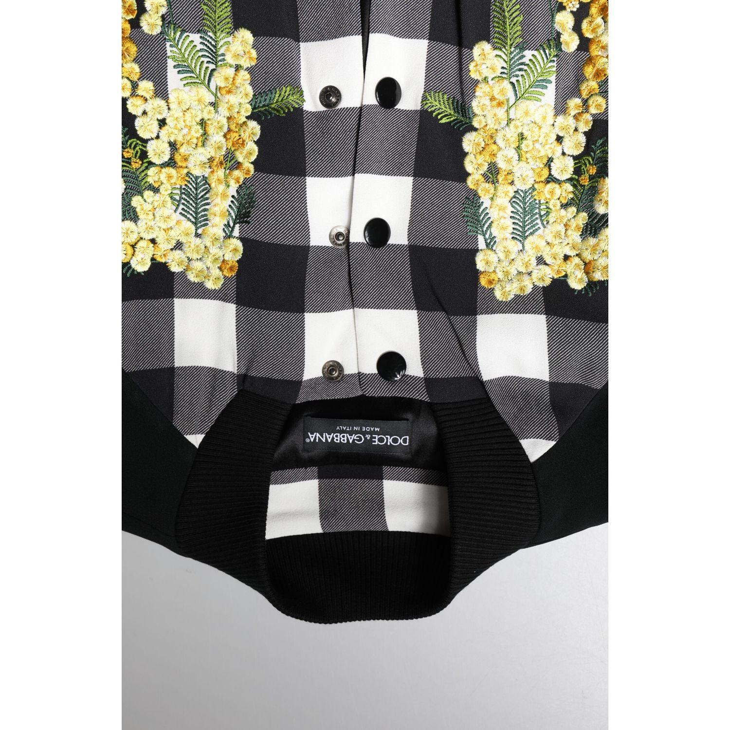 Front view with bag zipped and handles upright.