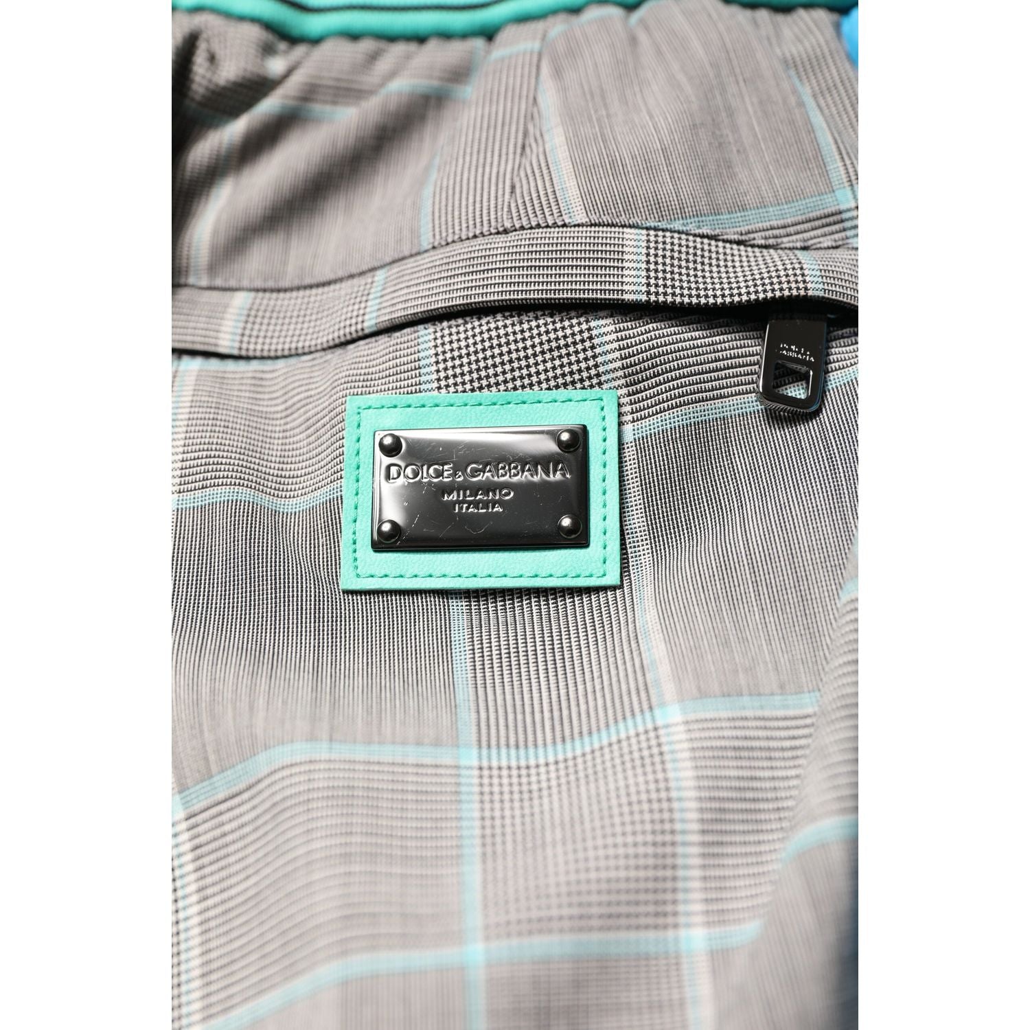 Front view with bag zipped and handles upright.
