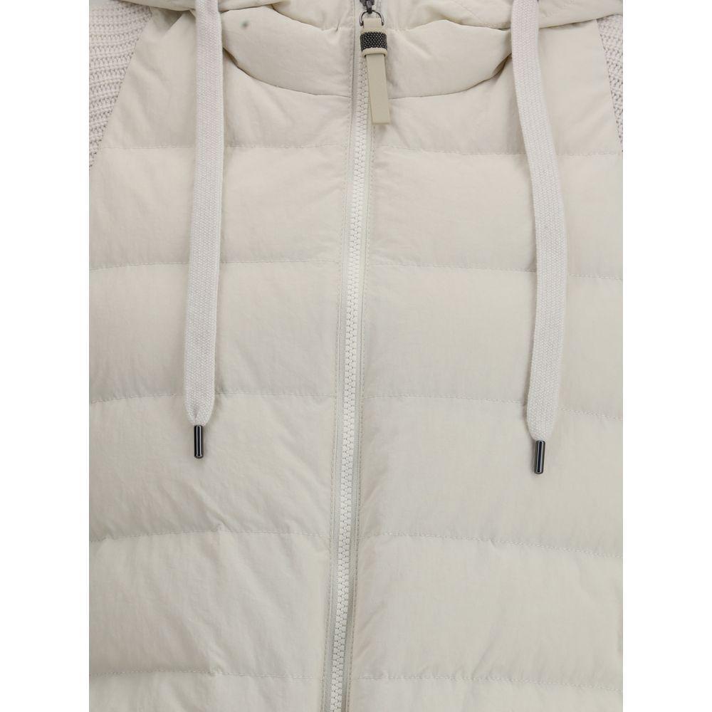 Front view with bag zipped and handles upright.