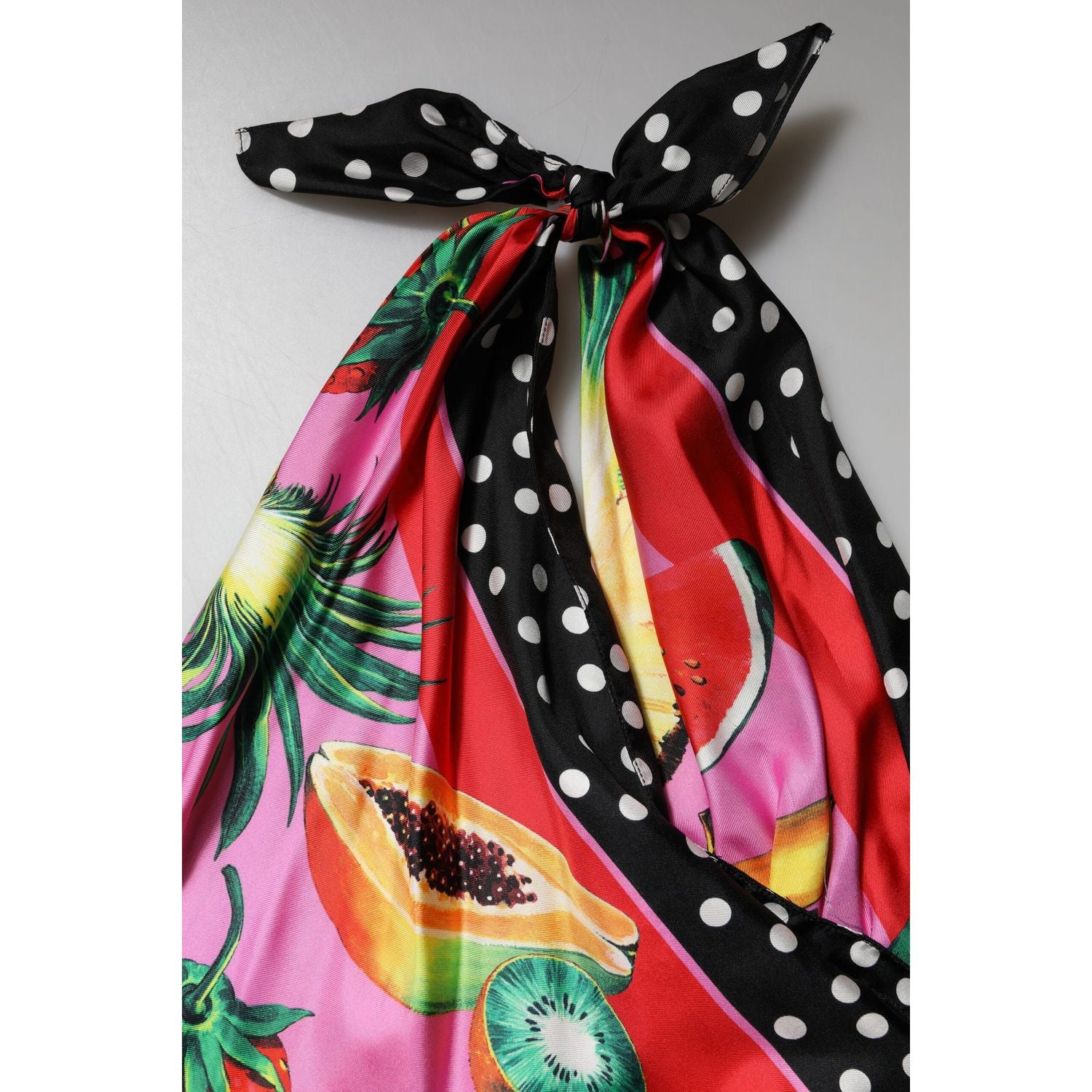 Front view with bag zipped and handles upright.