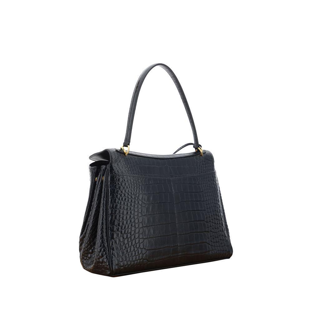 Front view with bag zipped and handles upright.
