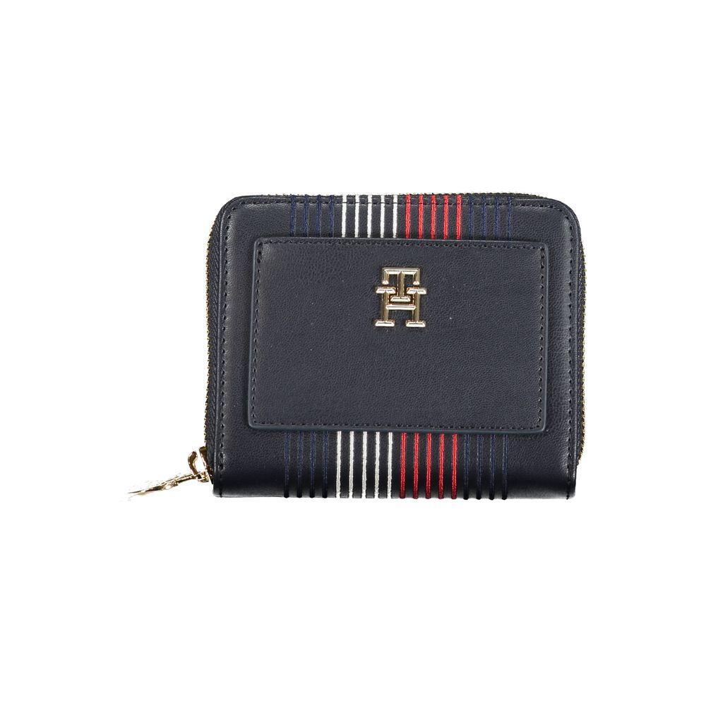 Front view with bag zipped and handles upright.