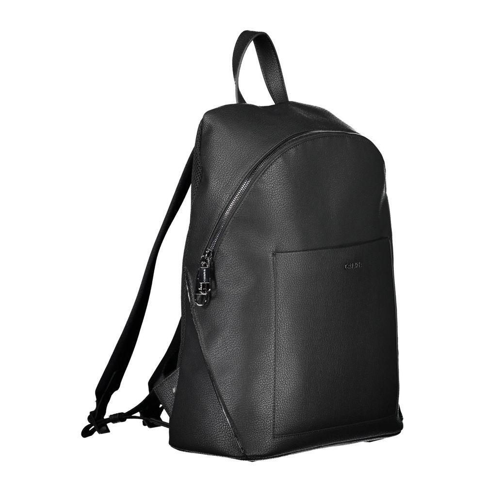 Front view with bag zipped and handles upright.