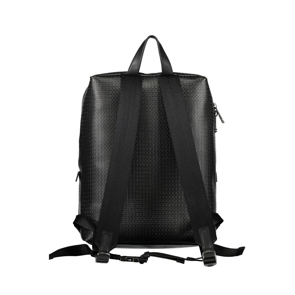 Front view with bag zipped and handles upright.