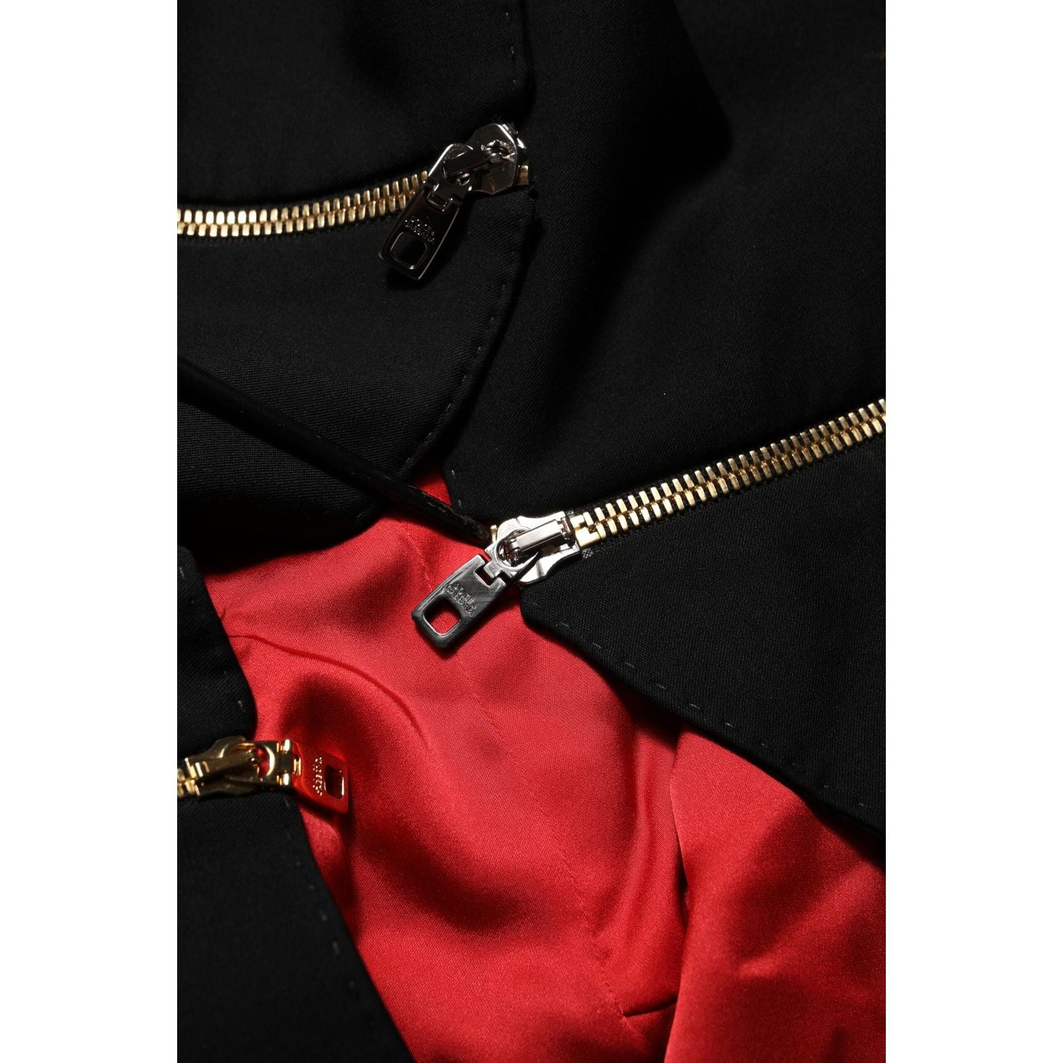 Front view with bag zipped and handles upright.