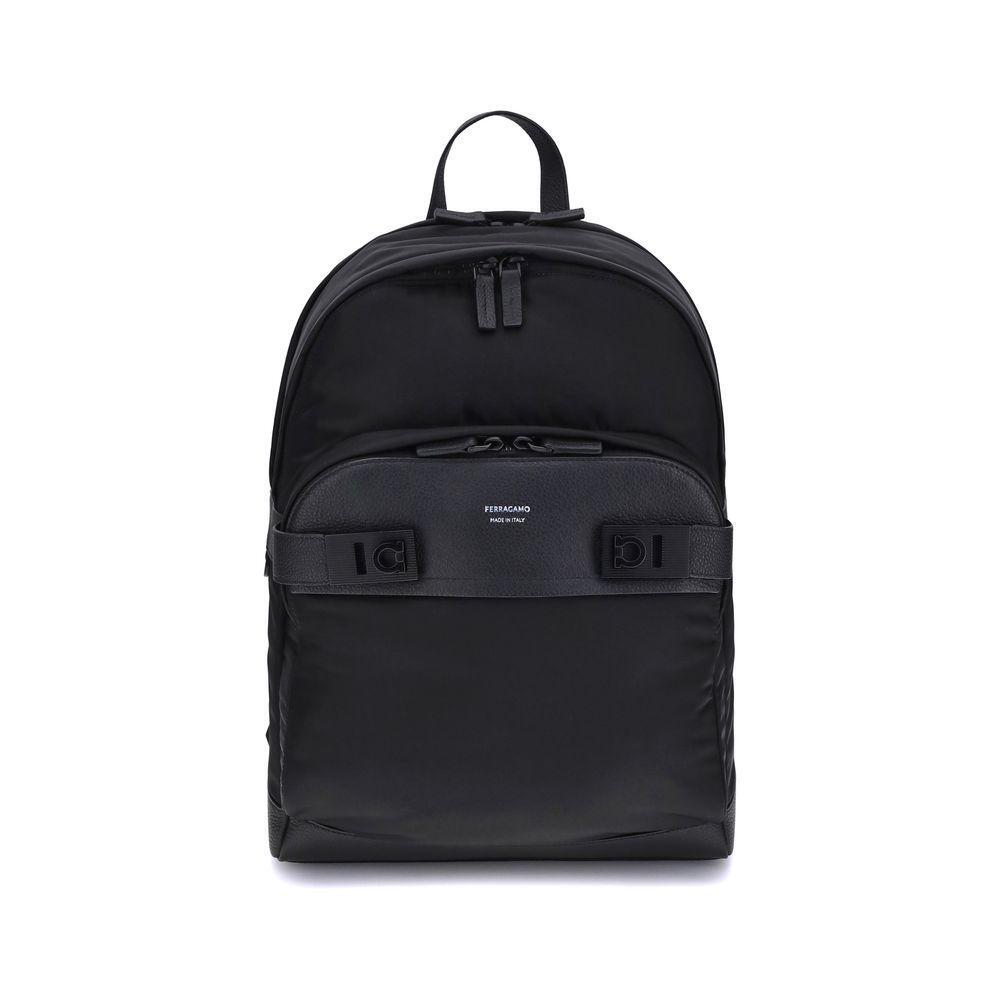 Front view with bag zipped and handles upright.
