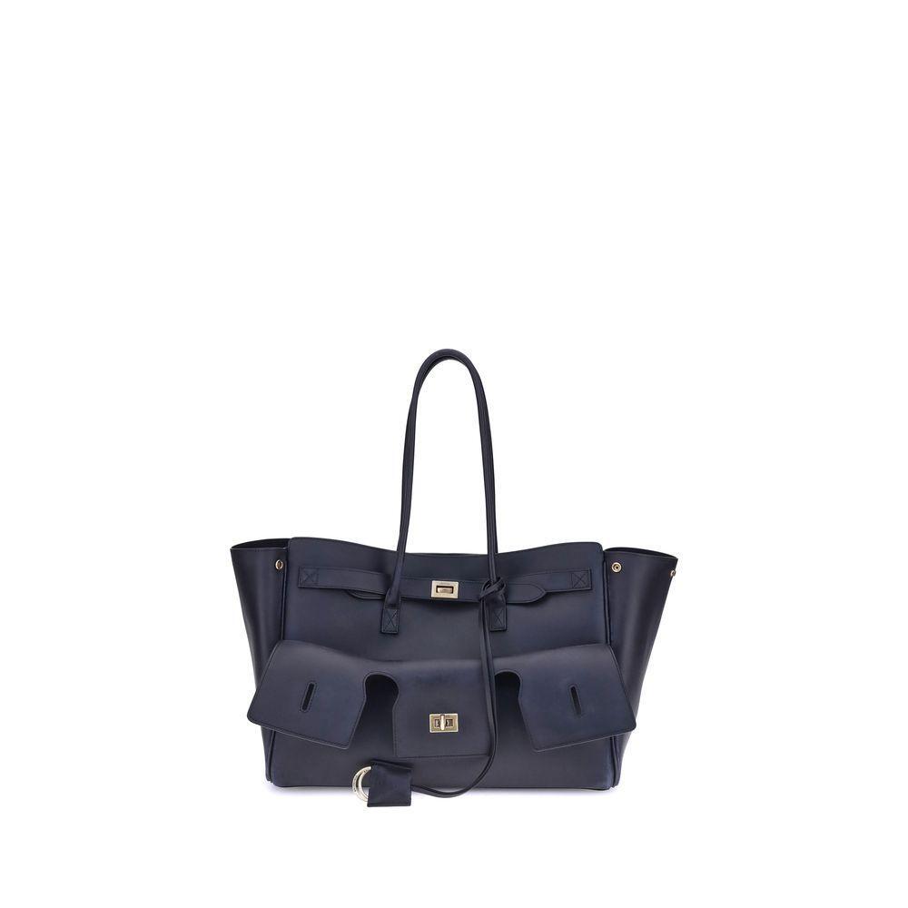 Front view with bag zipped and handles upright.