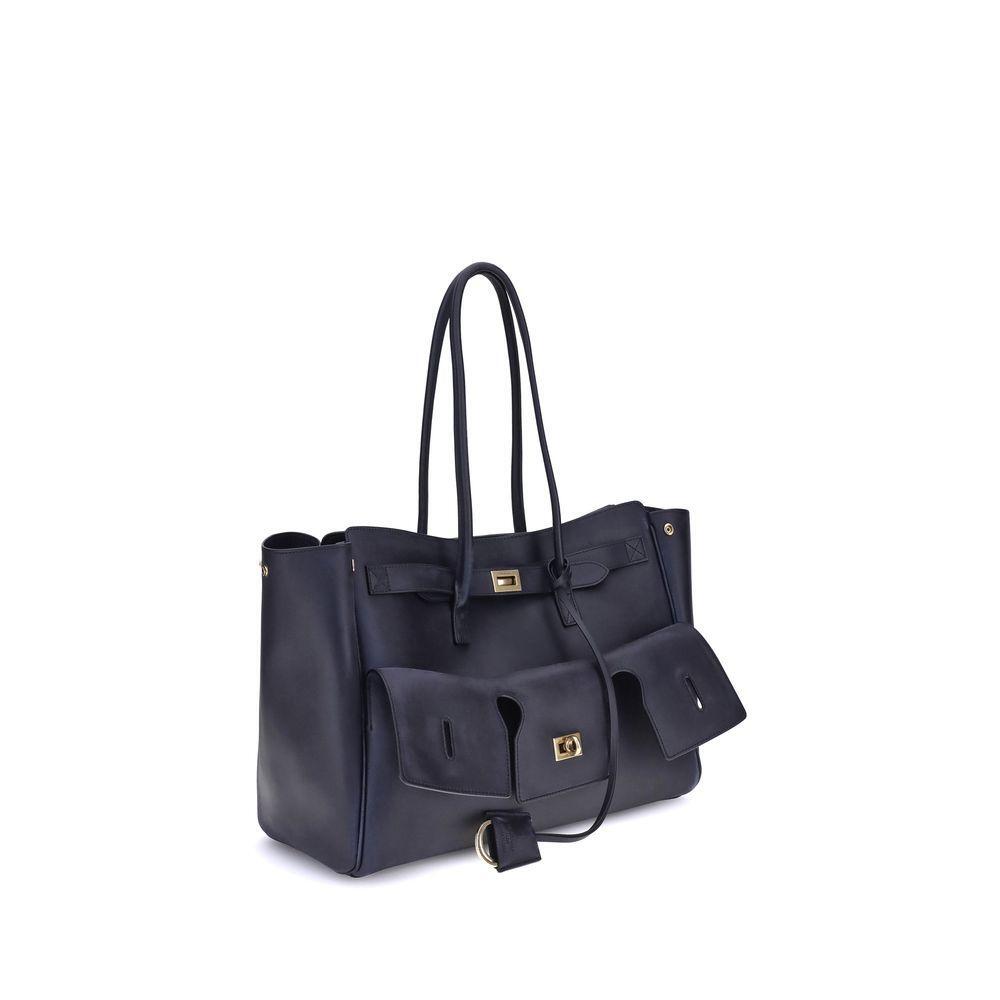 Front view with bag zipped and handles upright.