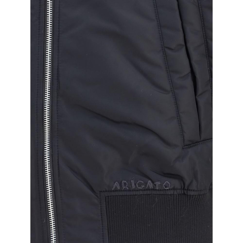 Front view with bag zipped and handles upright.