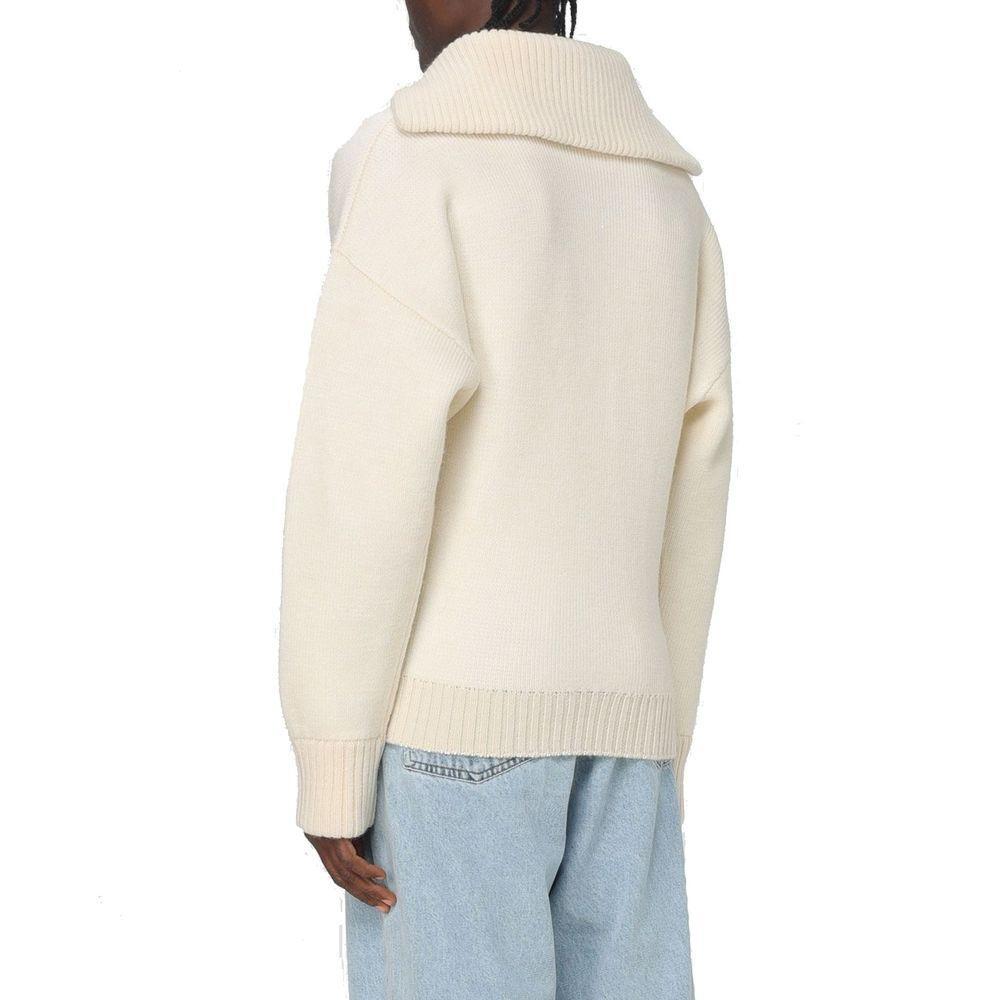 Front view with bag zipped and handles upright.