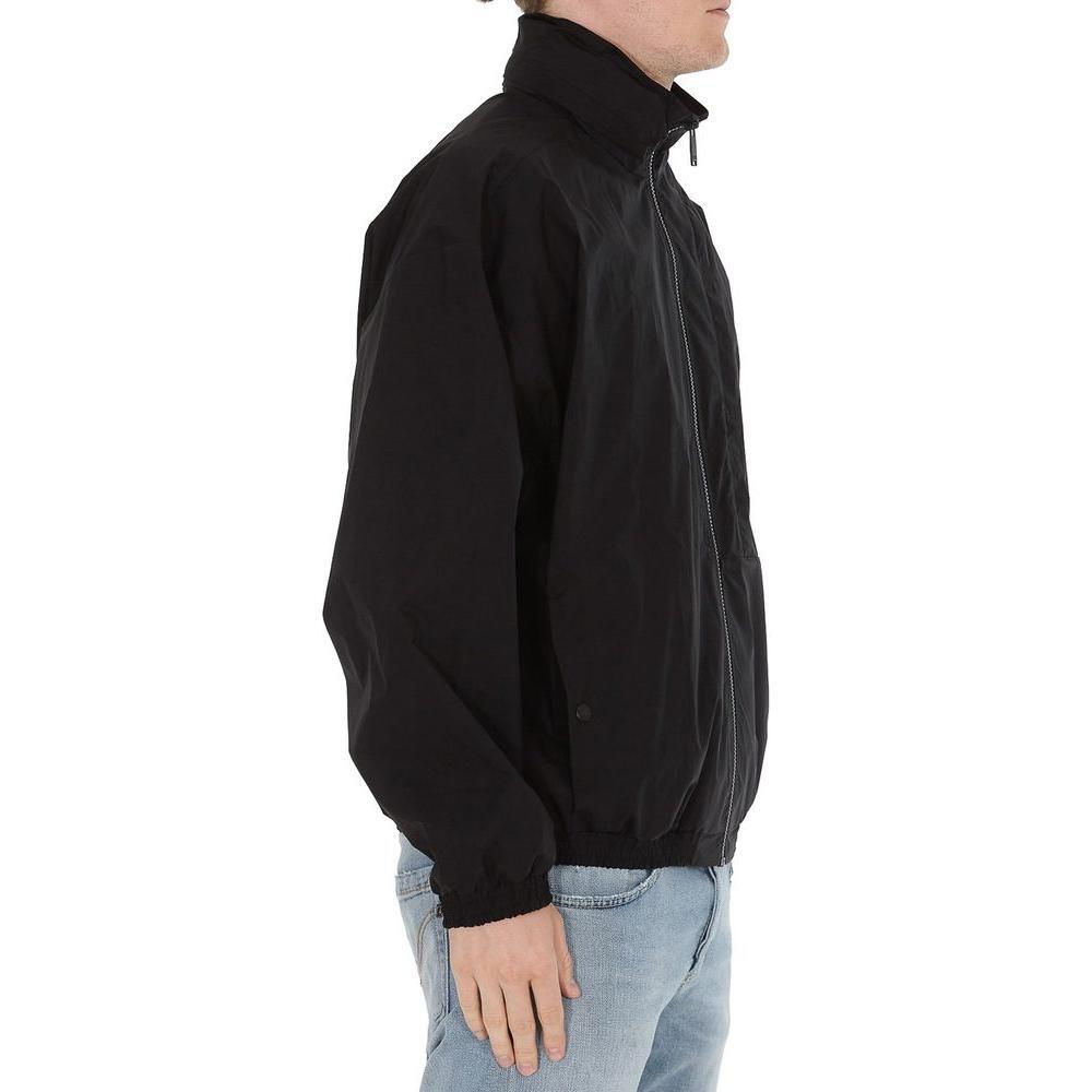 Front view with bag zipped and handles upright.