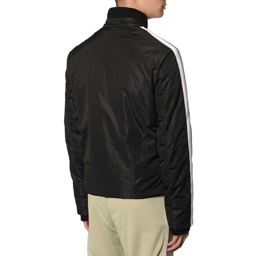 Front view with bag zipped and handles upright.