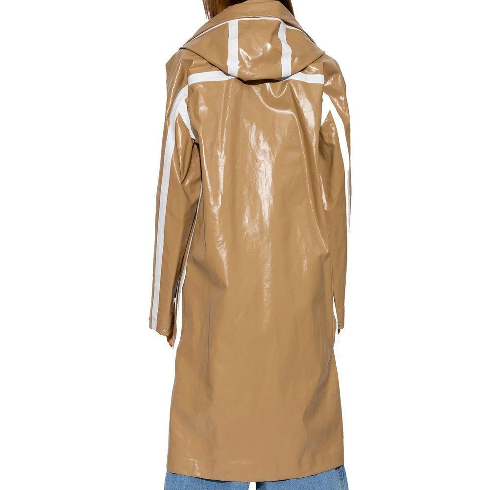 Front view with bag zipped and handles upright.