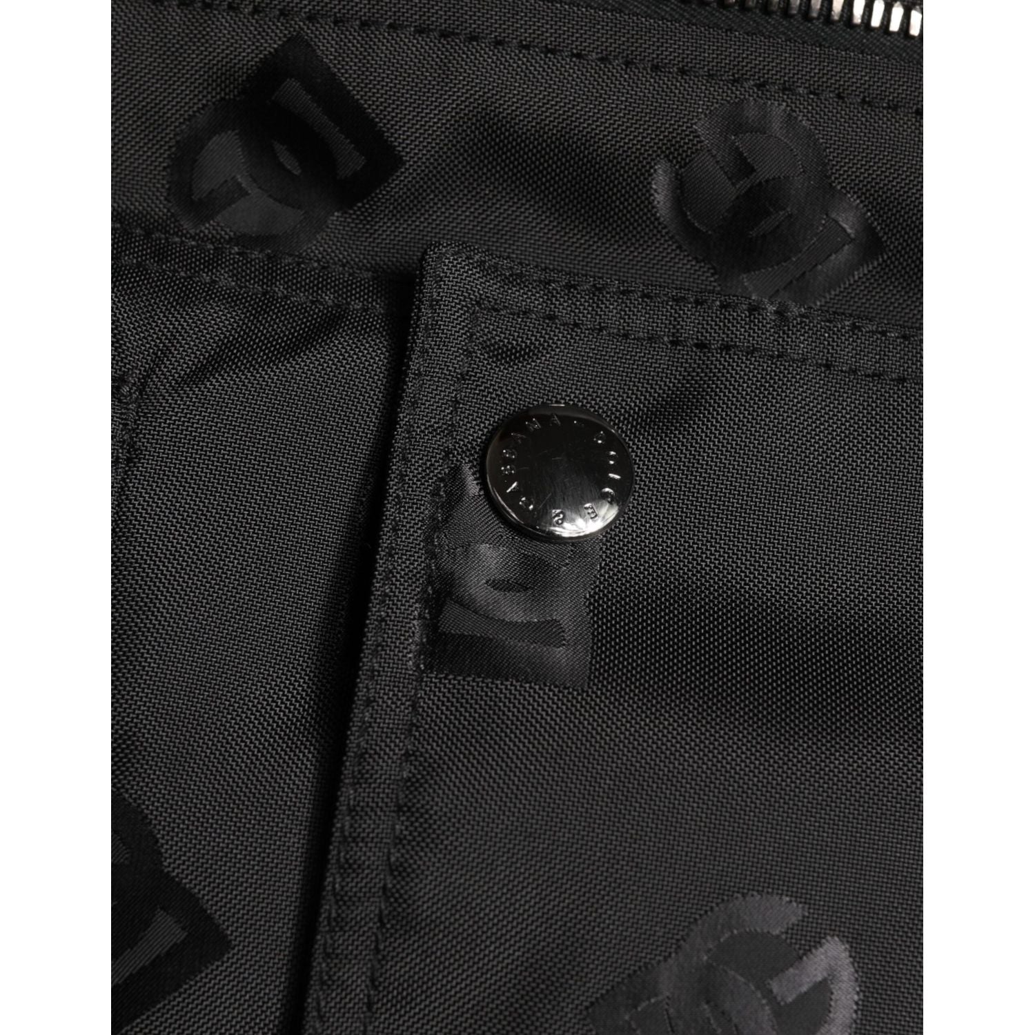 Front view with bag zipped and handles upright.