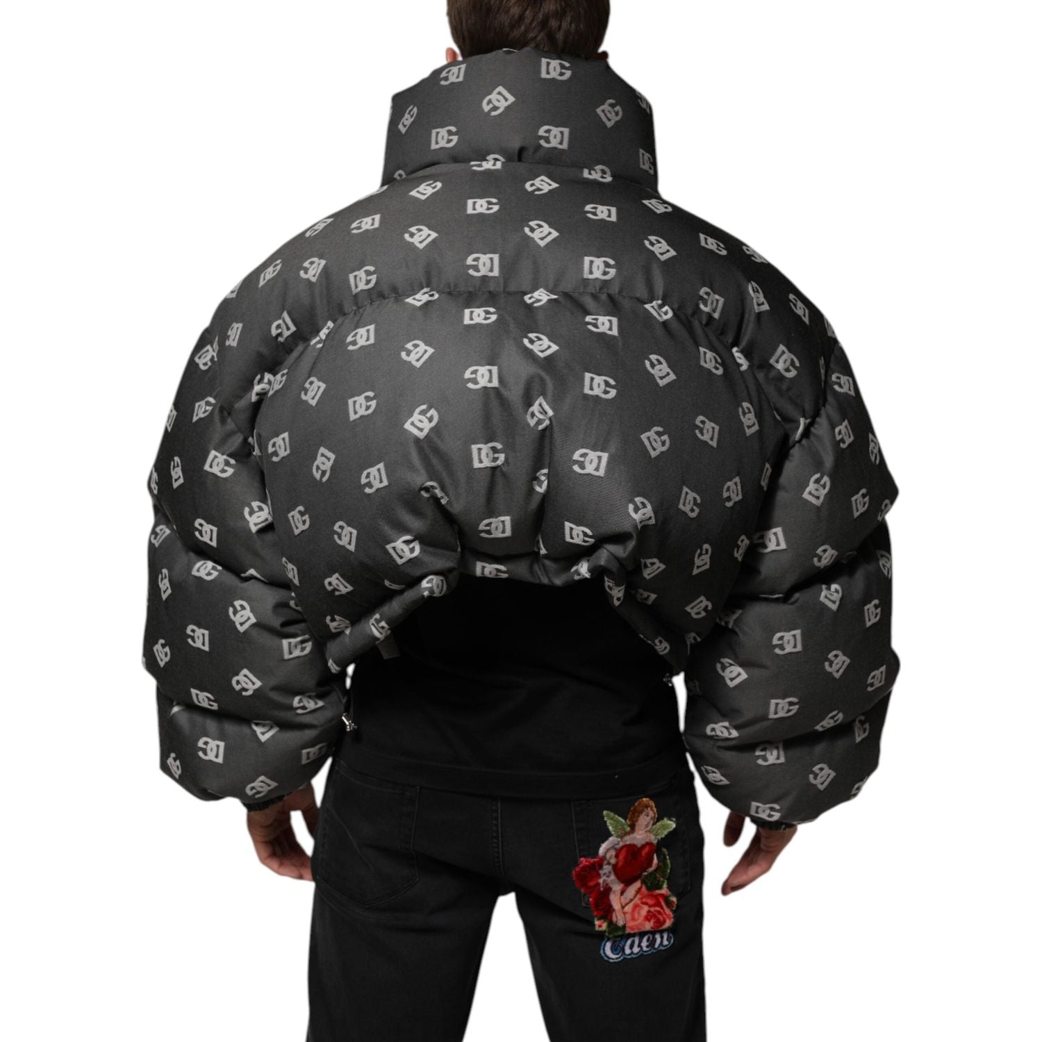 Front view with bag zipped and handles upright.