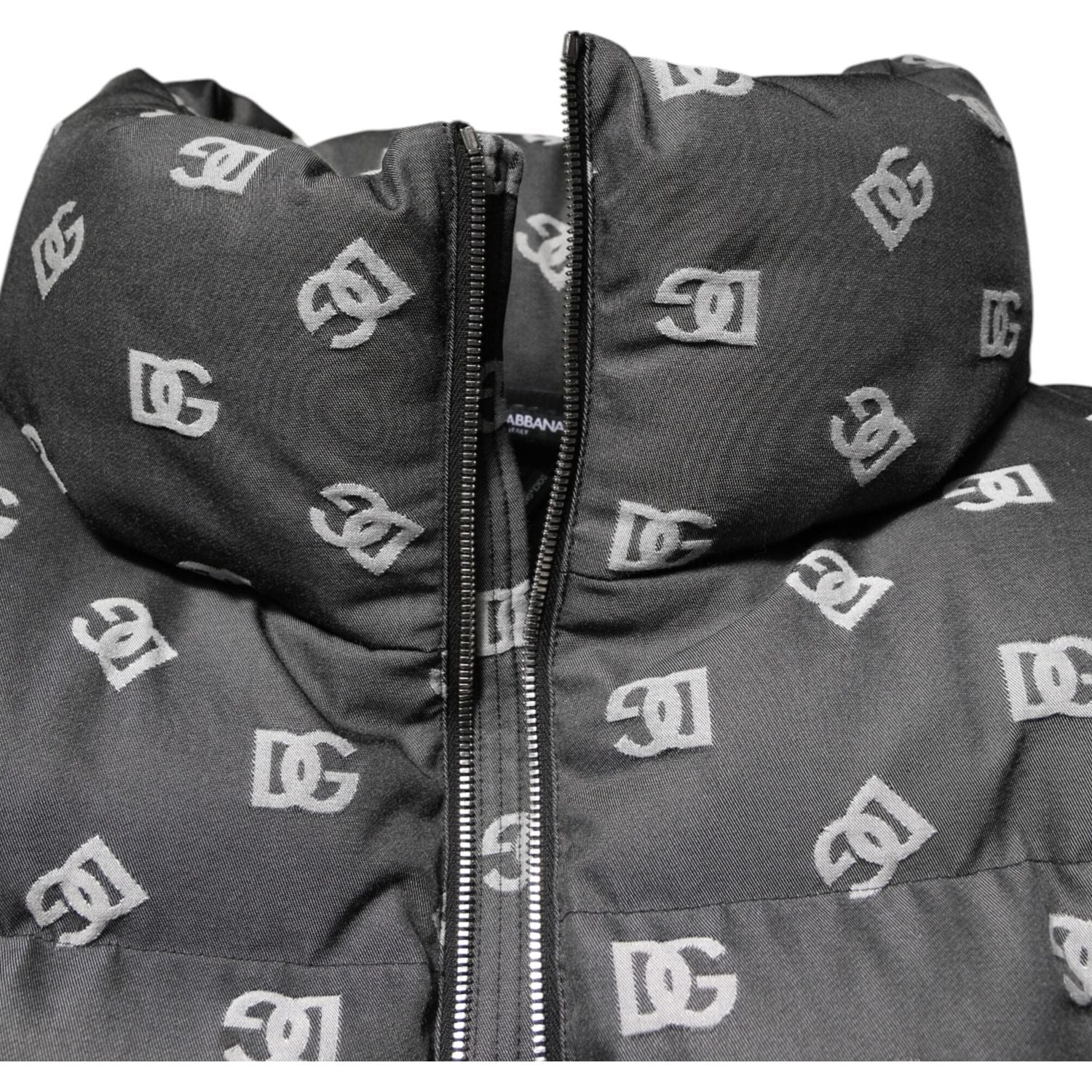 Front view with bag zipped and handles upright.
