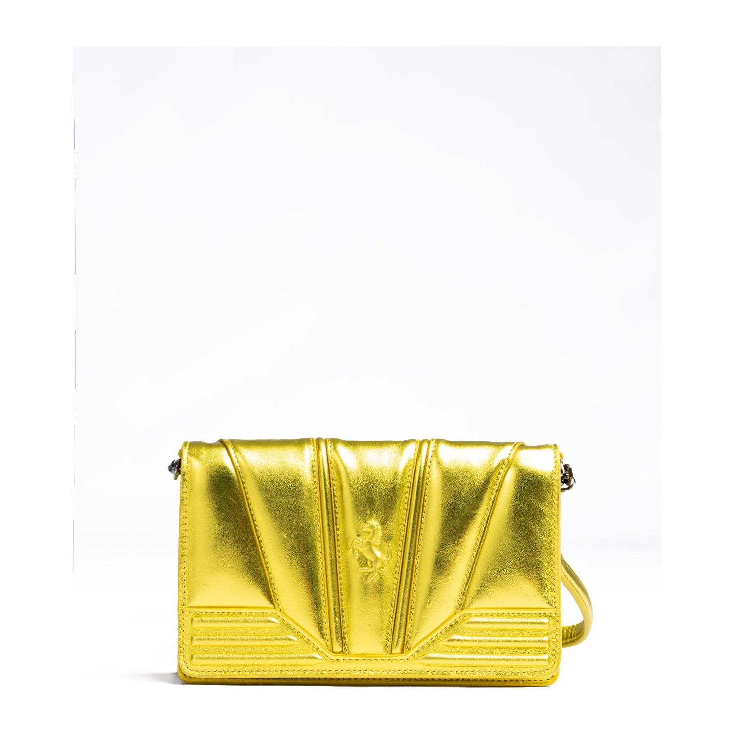 Front view with bag zipped and handles upright.
