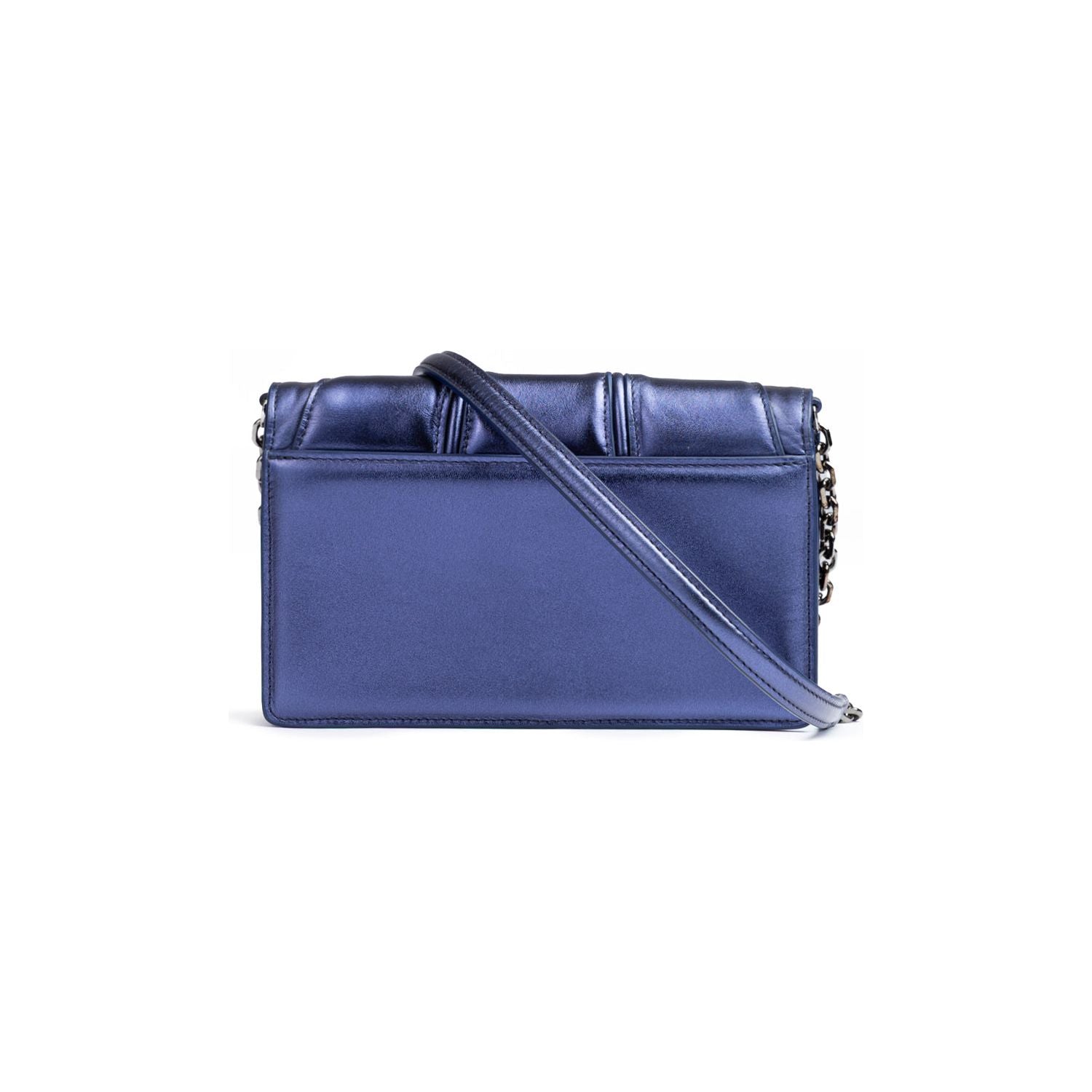 Front view with bag zipped and handles upright.