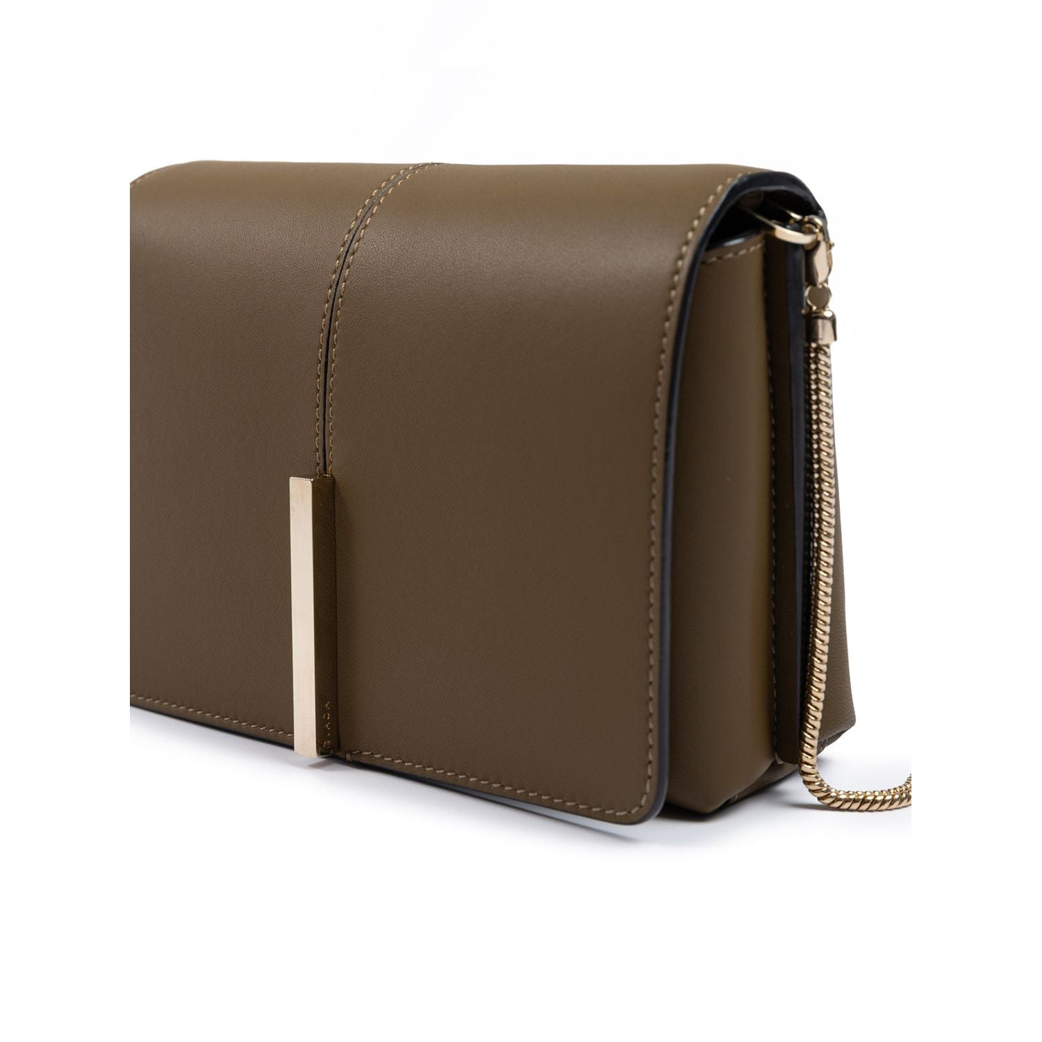 Front view with bag zipped and handles upright.
