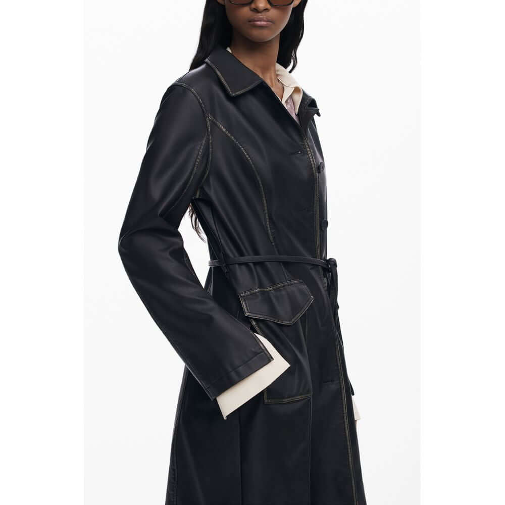 Front view with bag zipped and handles upright.