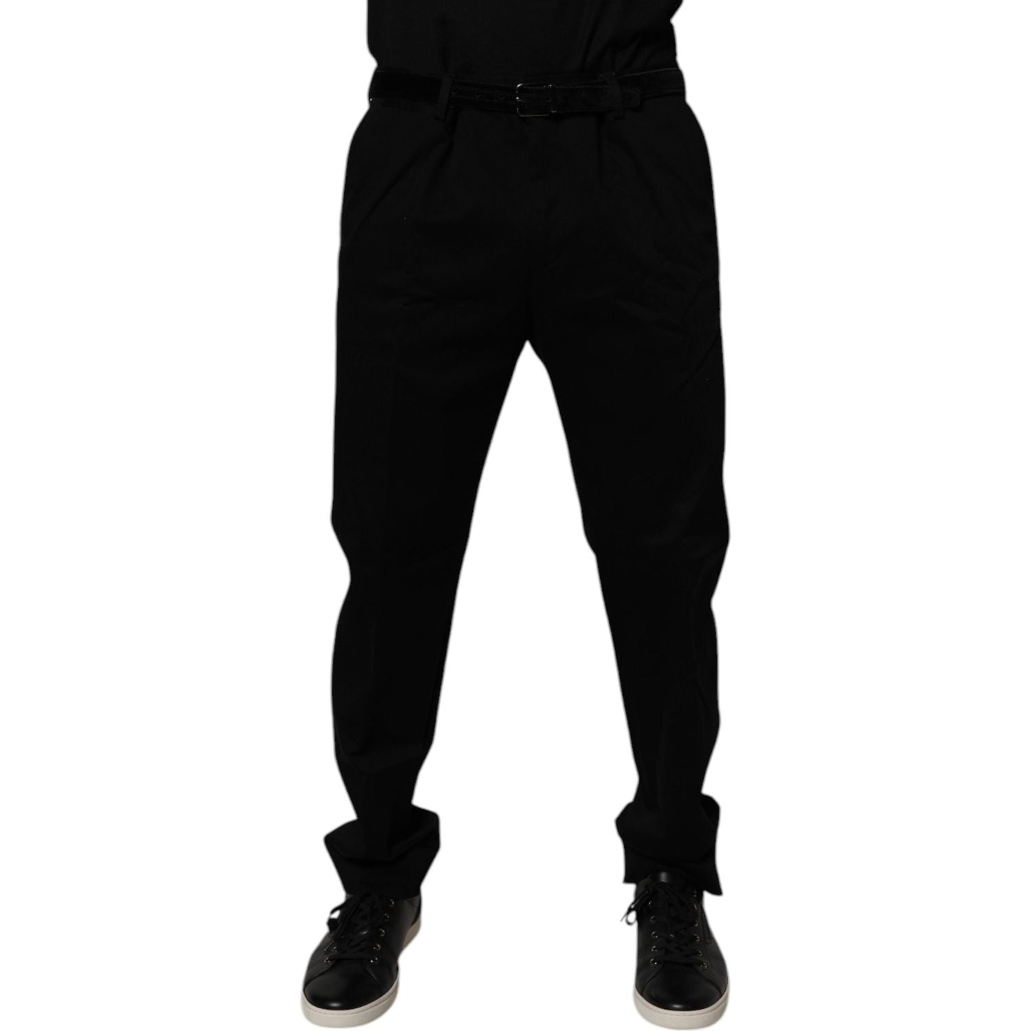 Front view with bag zipped and handles upright.