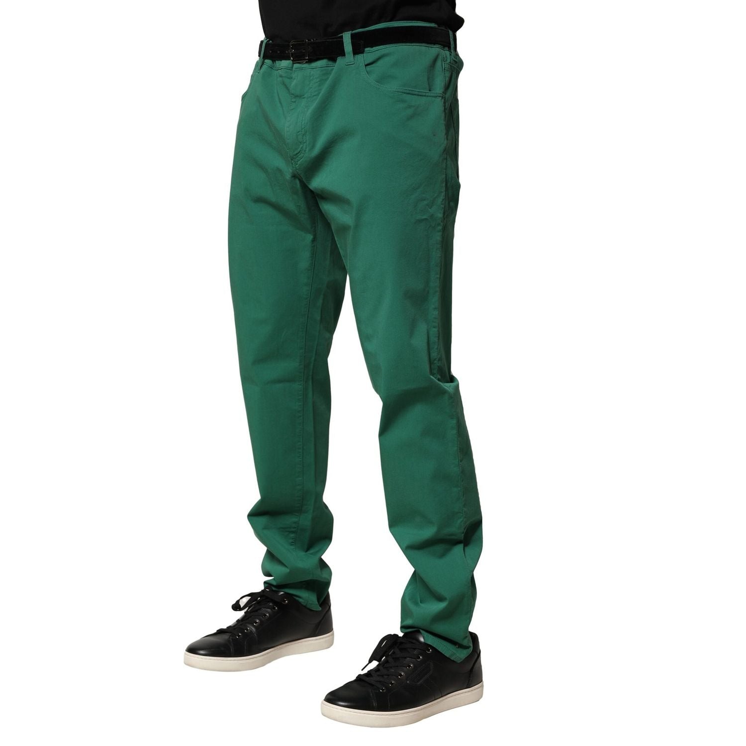 Front view with bag zipped and handles upright.