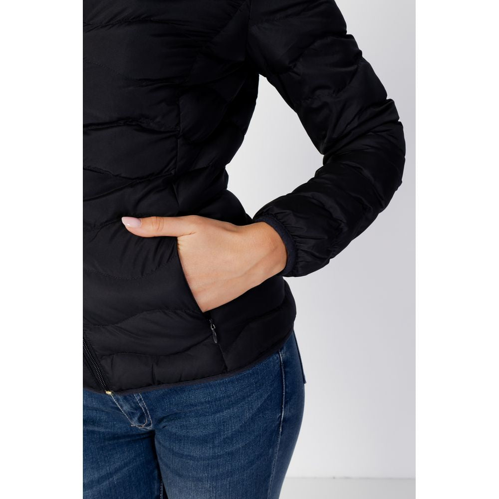 Front view with bag zipped and handles upright.